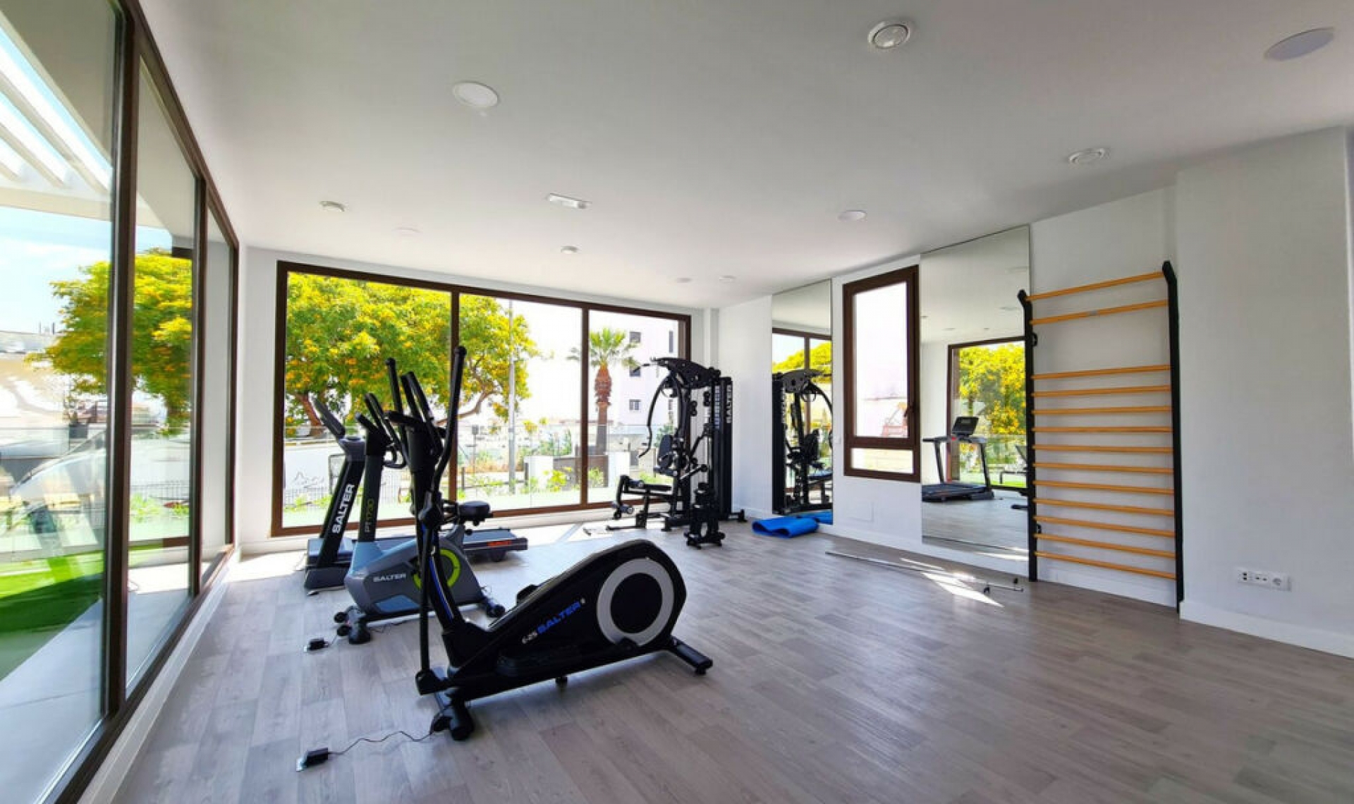 Resale - Apartment -
Estepona