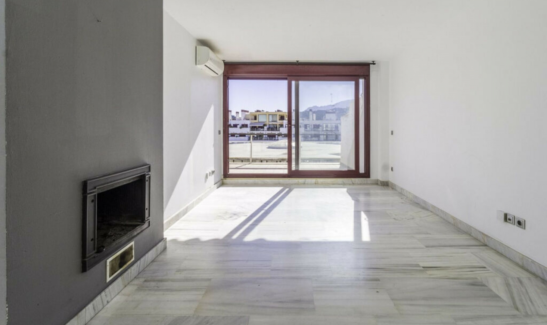 Resale - Apartment -
Estepona