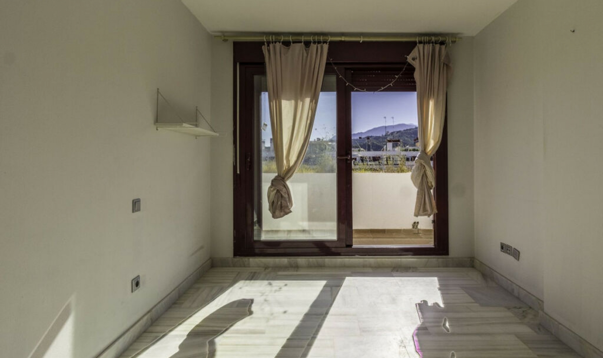 Resale - Apartment -
Estepona
