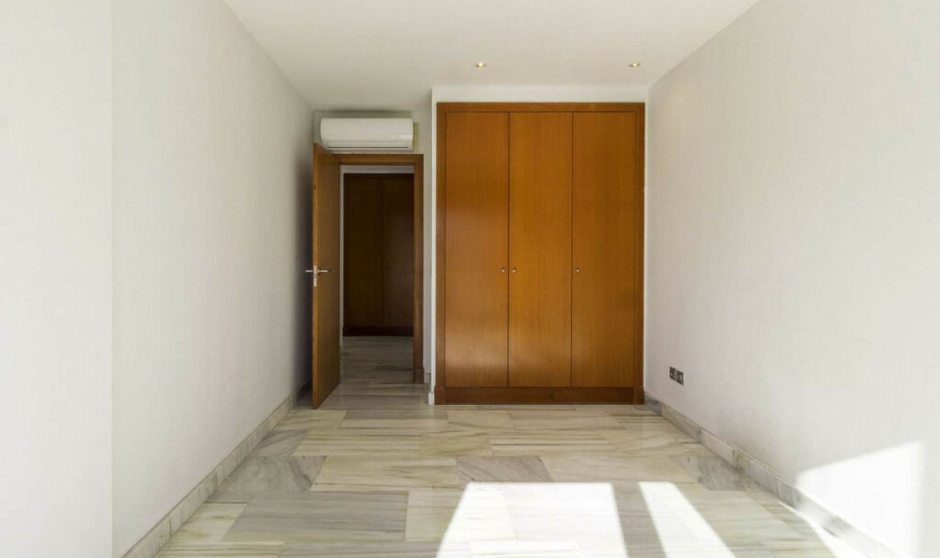 Resale - Apartment -
Estepona