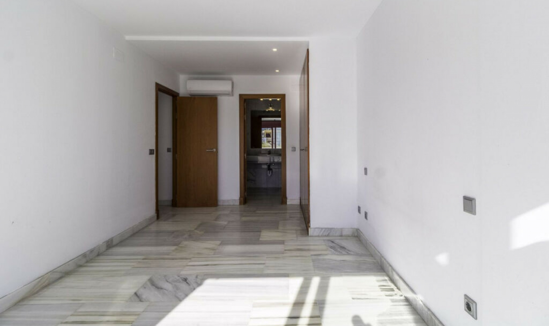Resale - Apartment -
Estepona