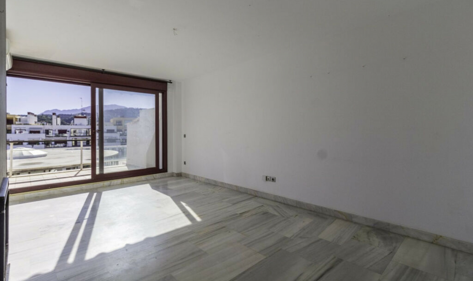 Resale - Apartment -
Estepona