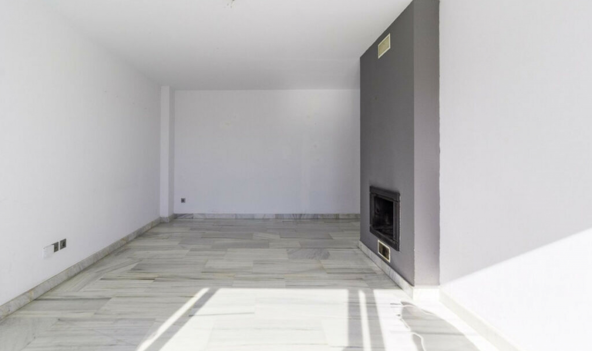 Resale - Apartment -
Estepona