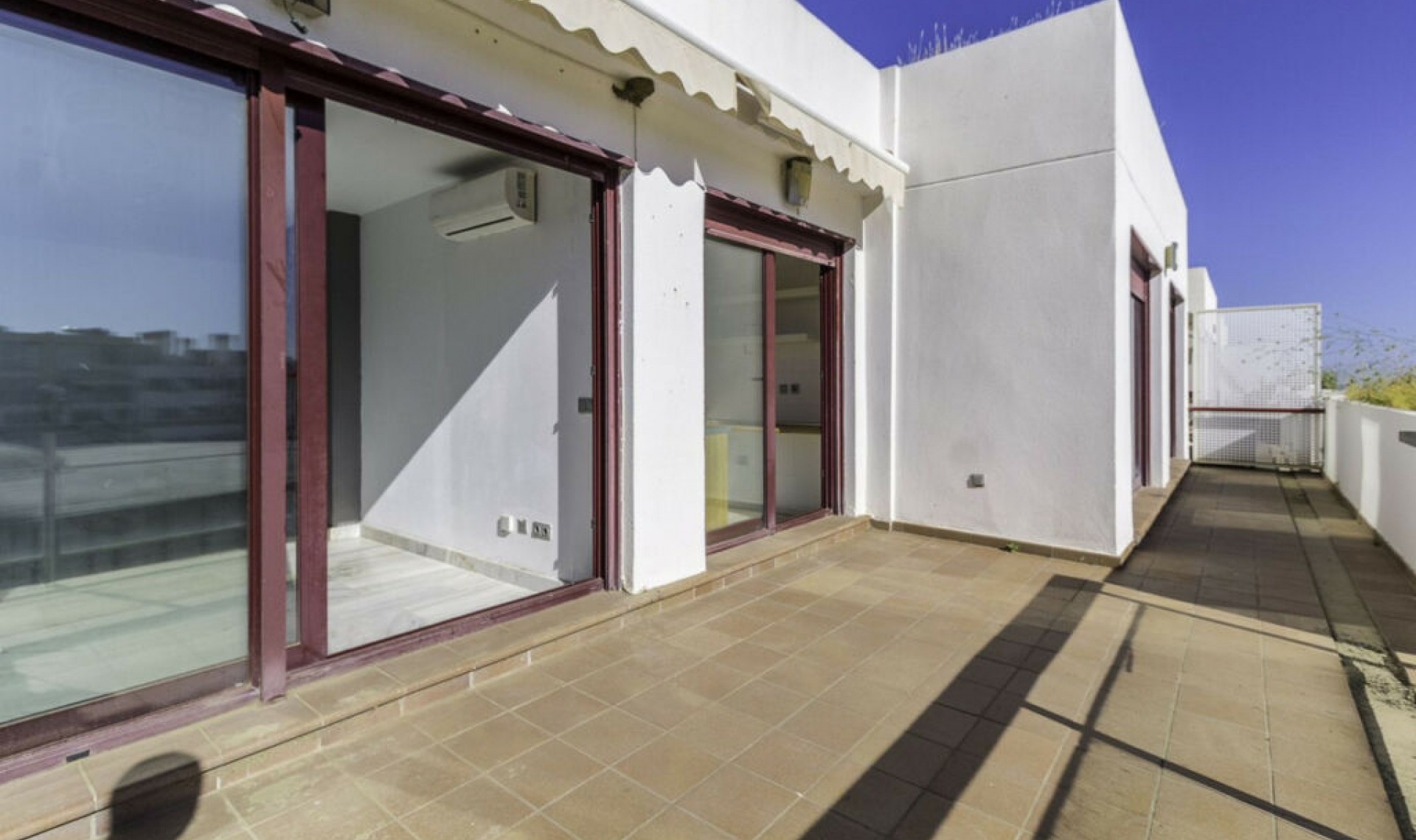 Resale - Apartment -
Estepona