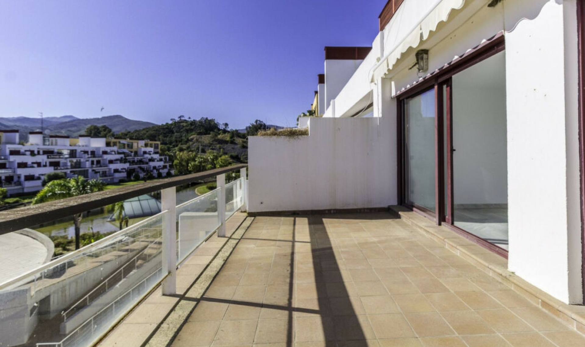 Resale - Apartment -
Estepona