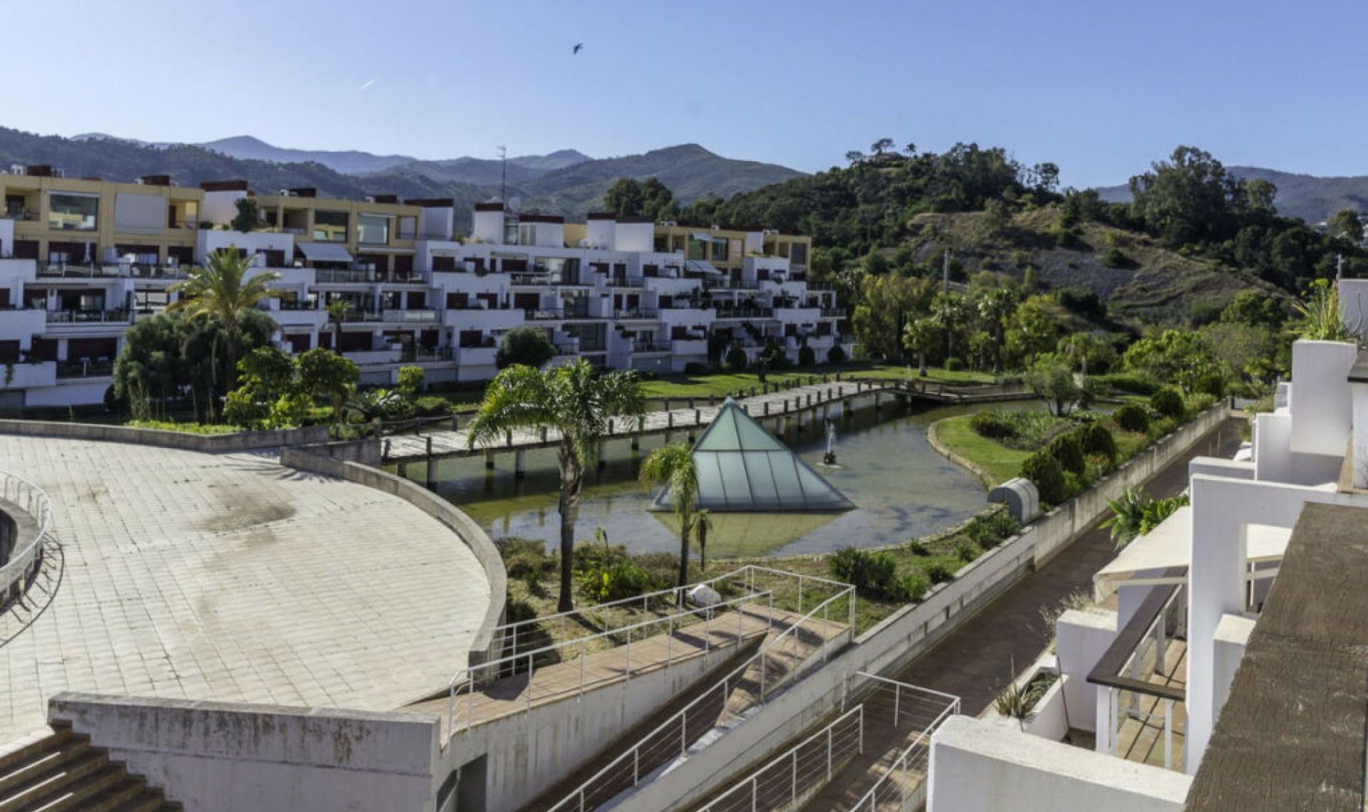 Resale - Apartment -
Estepona