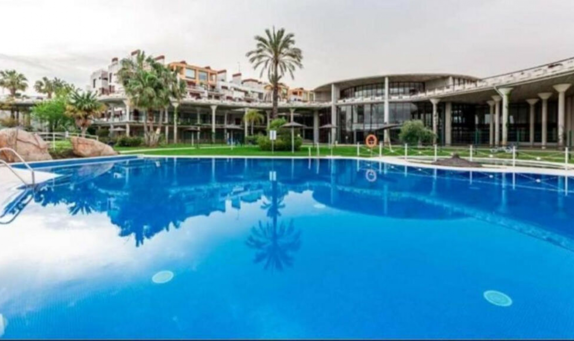 Resale - Apartment -
Estepona
