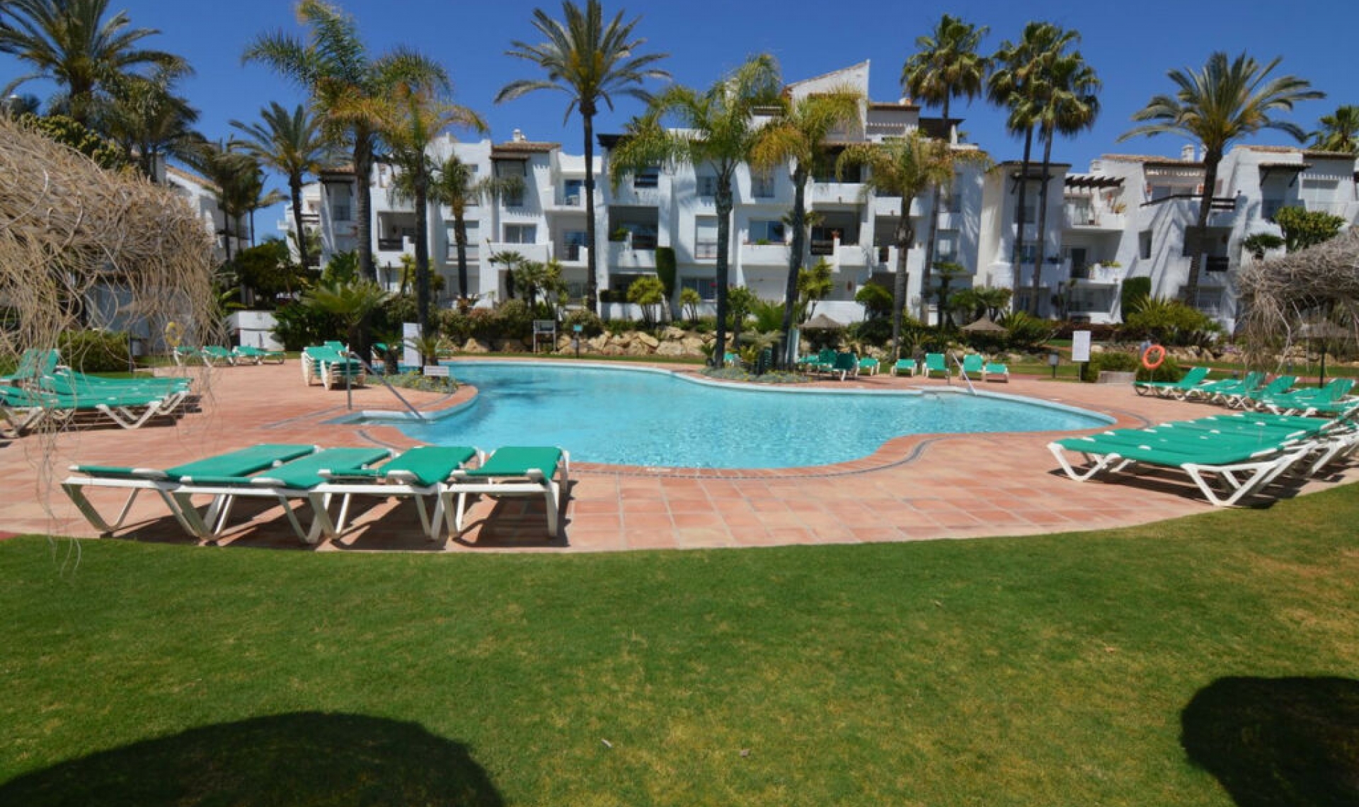 Resale - Apartment -
Estepona