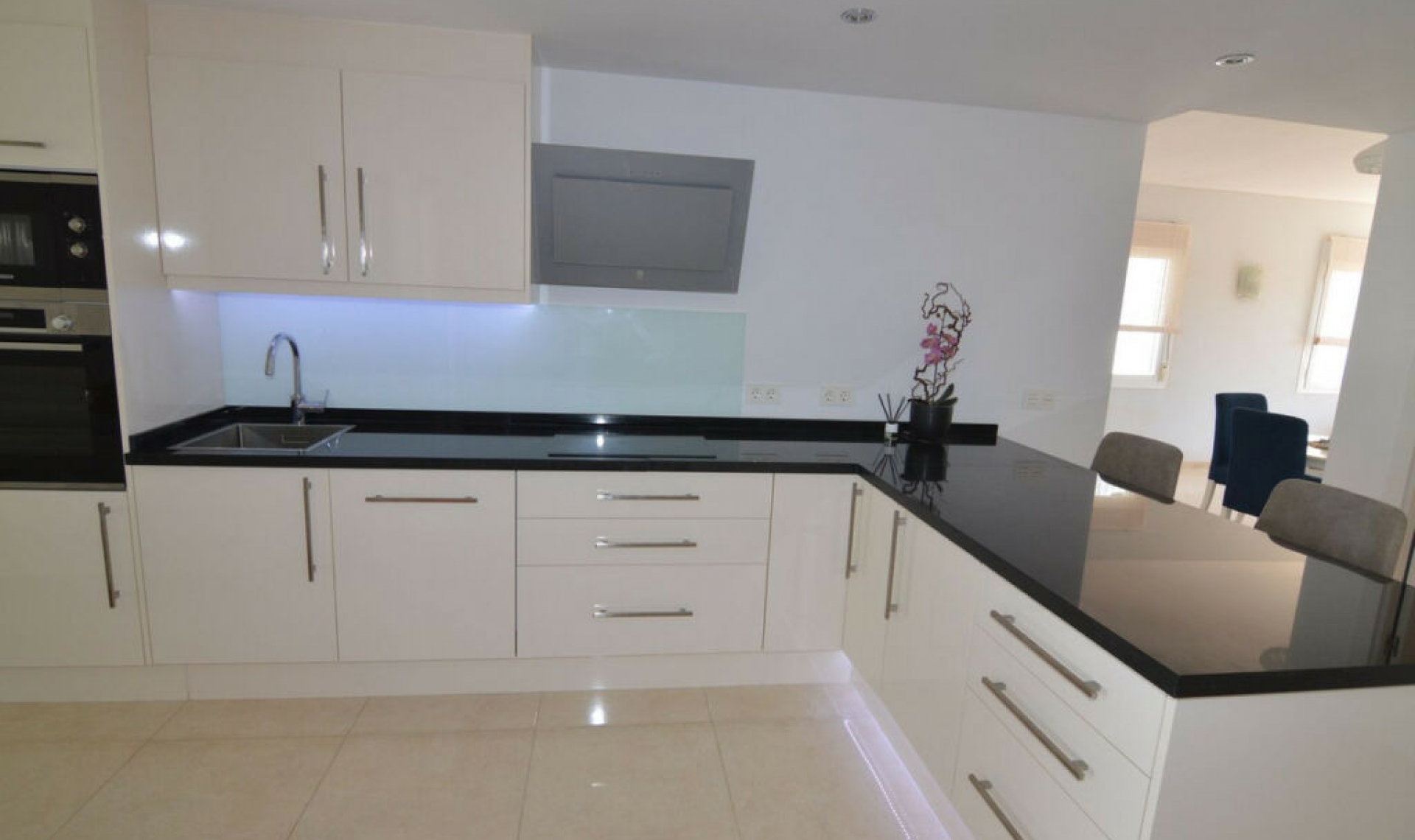 Resale - Apartment -
Estepona