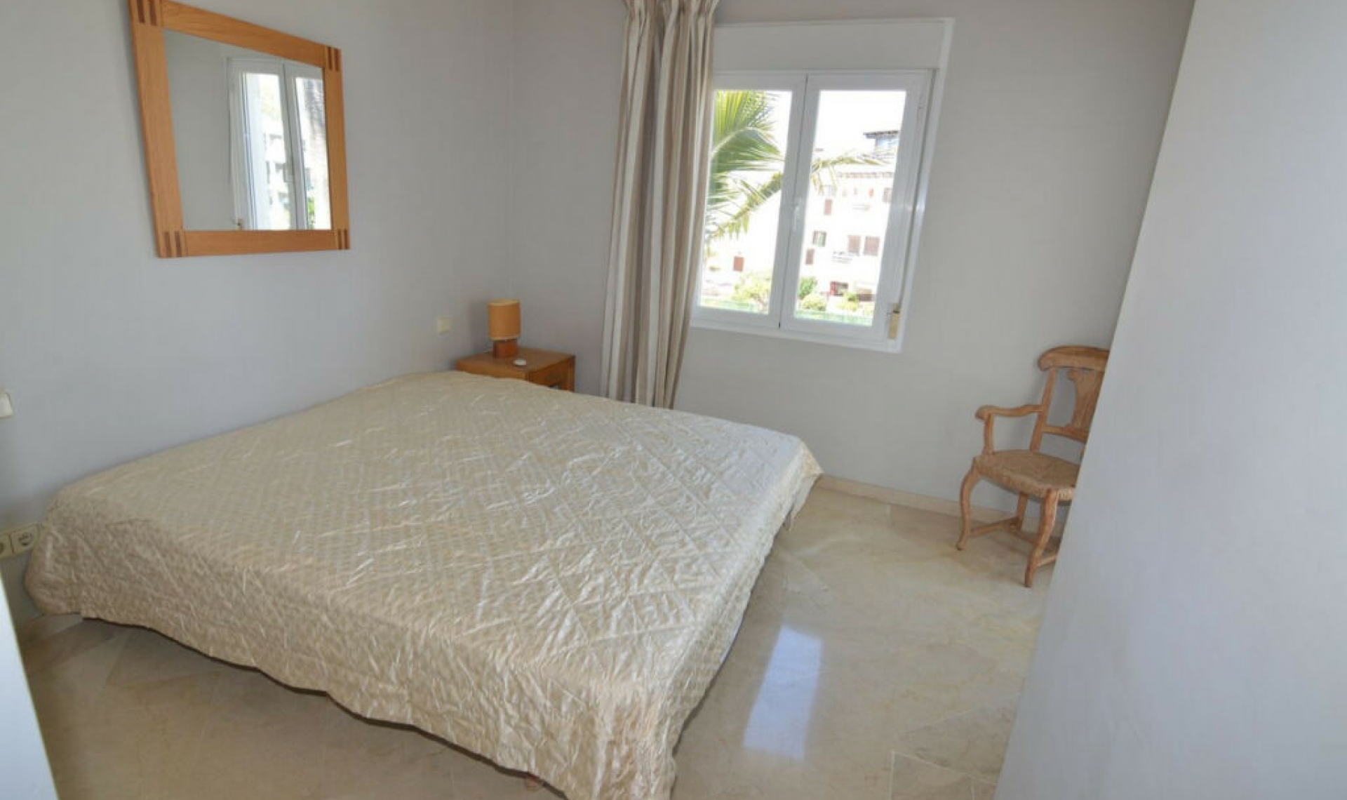 Resale - Apartment -
Estepona