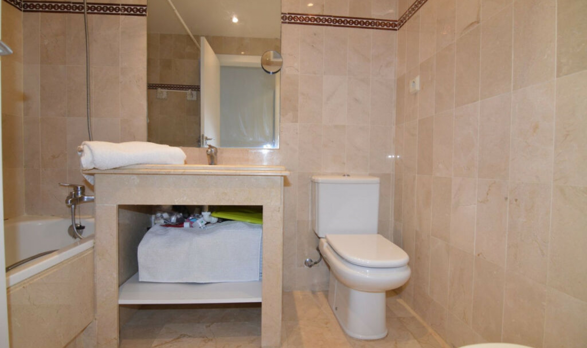 Resale - Apartment -
Estepona