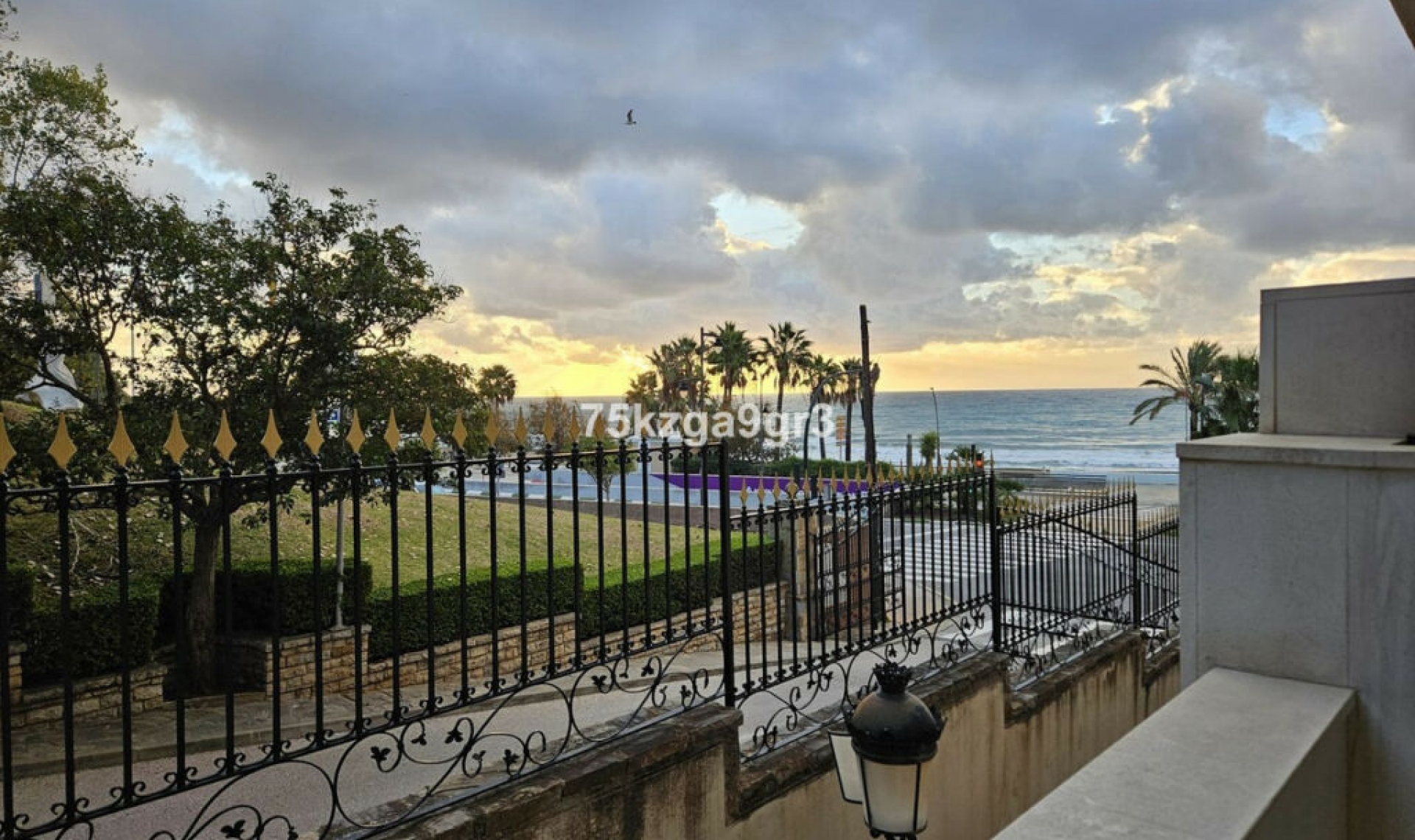 Resale - Apartment -
Estepona