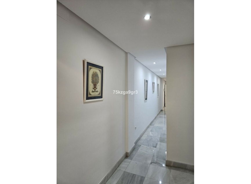 Resale - Apartment -
Estepona