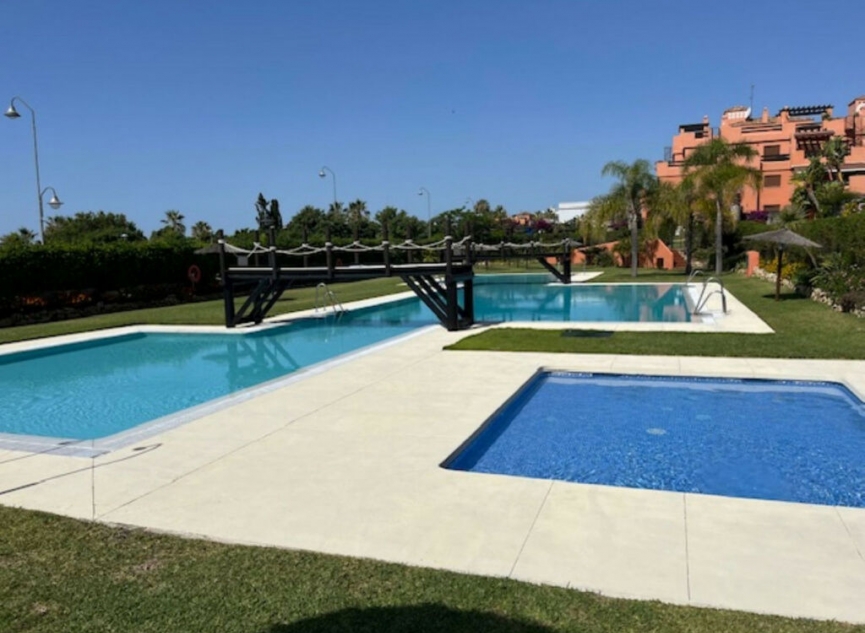 Resale - Apartment -
Estepona