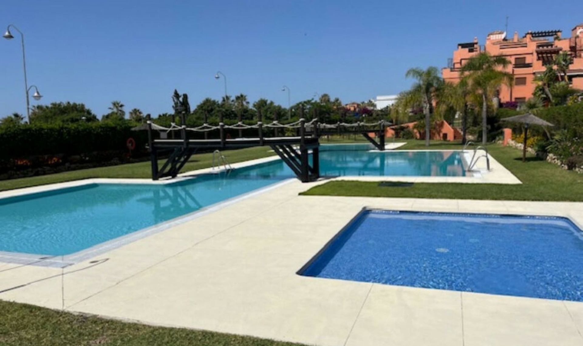 Resale - Apartment -
Estepona