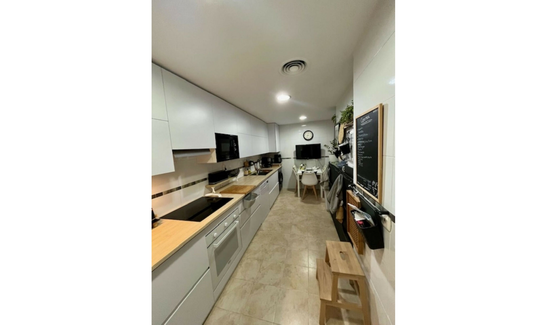 Resale - Apartment -
Estepona