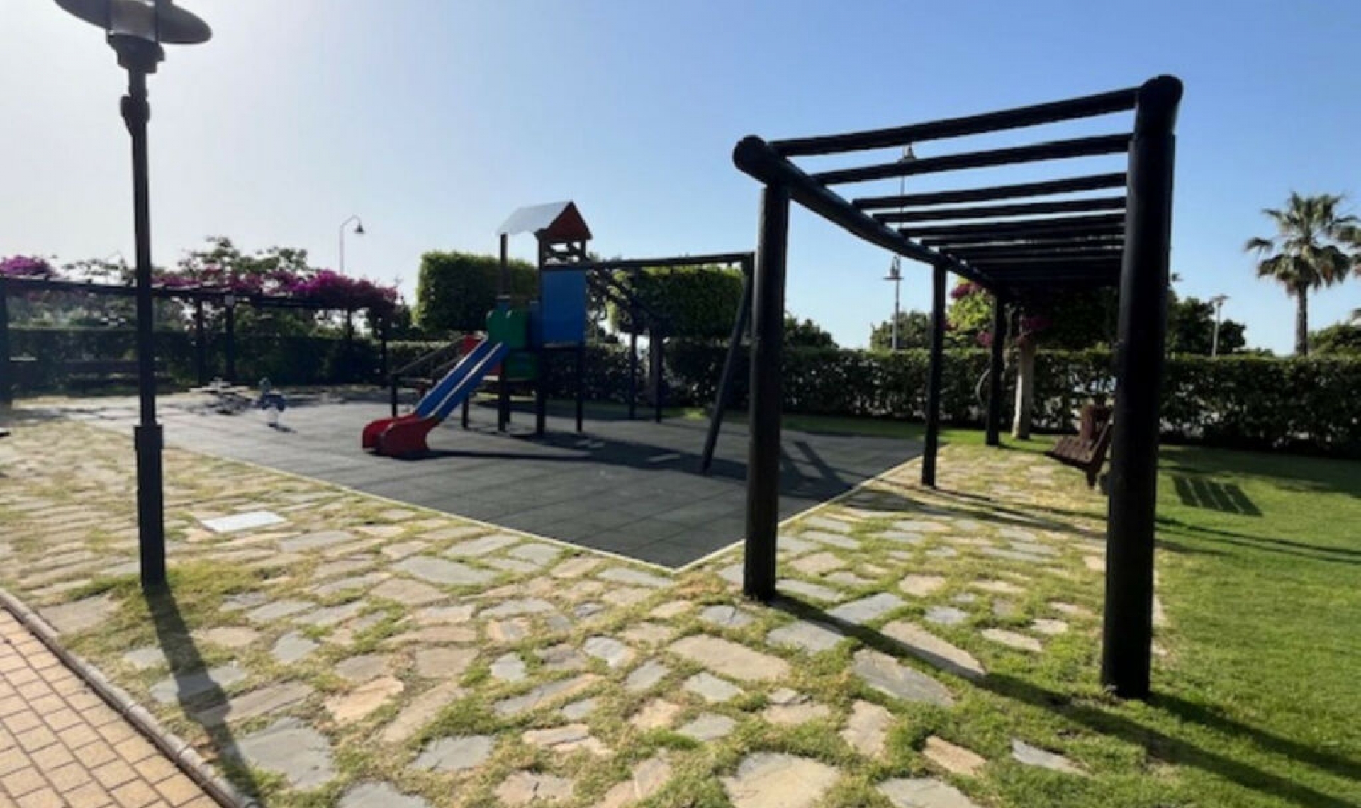 Resale - Apartment -
Estepona