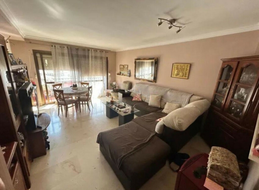 Resale - Apartment -
Estepona