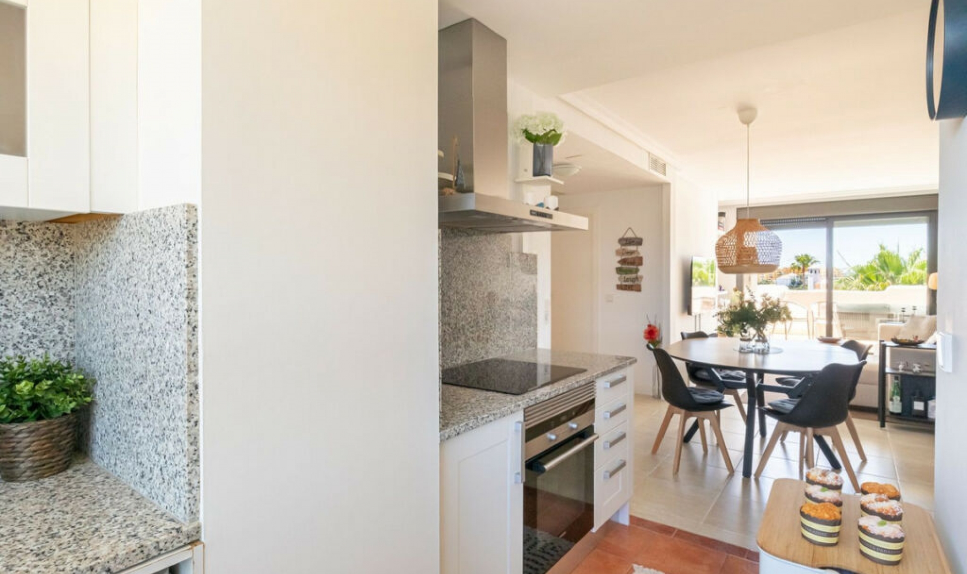 Resale - Apartment -
Estepona