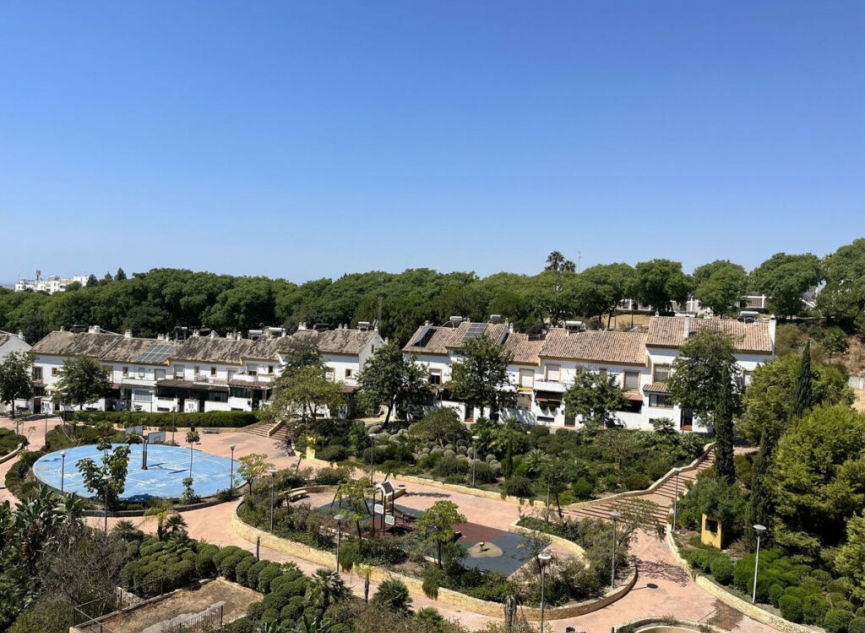 Resale - Apartment -
Estepona