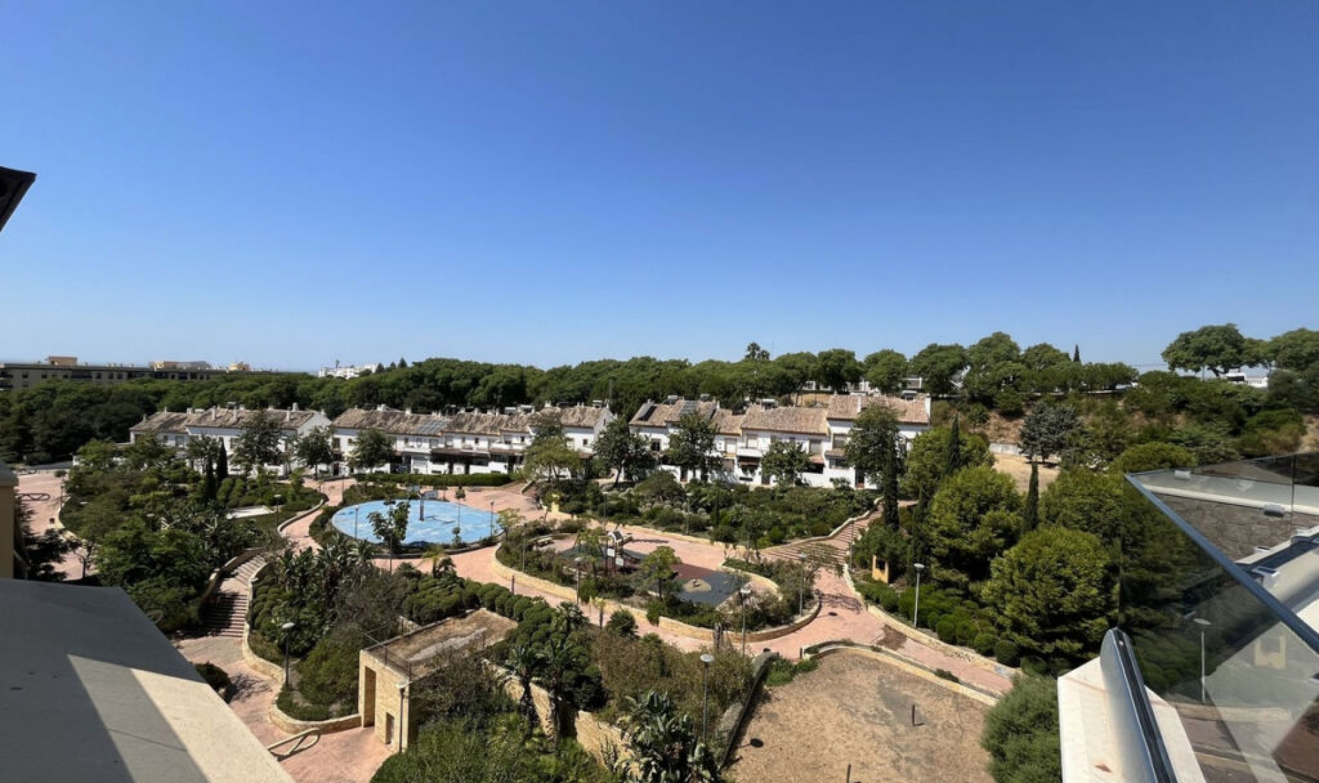 Resale - Apartment -
Estepona