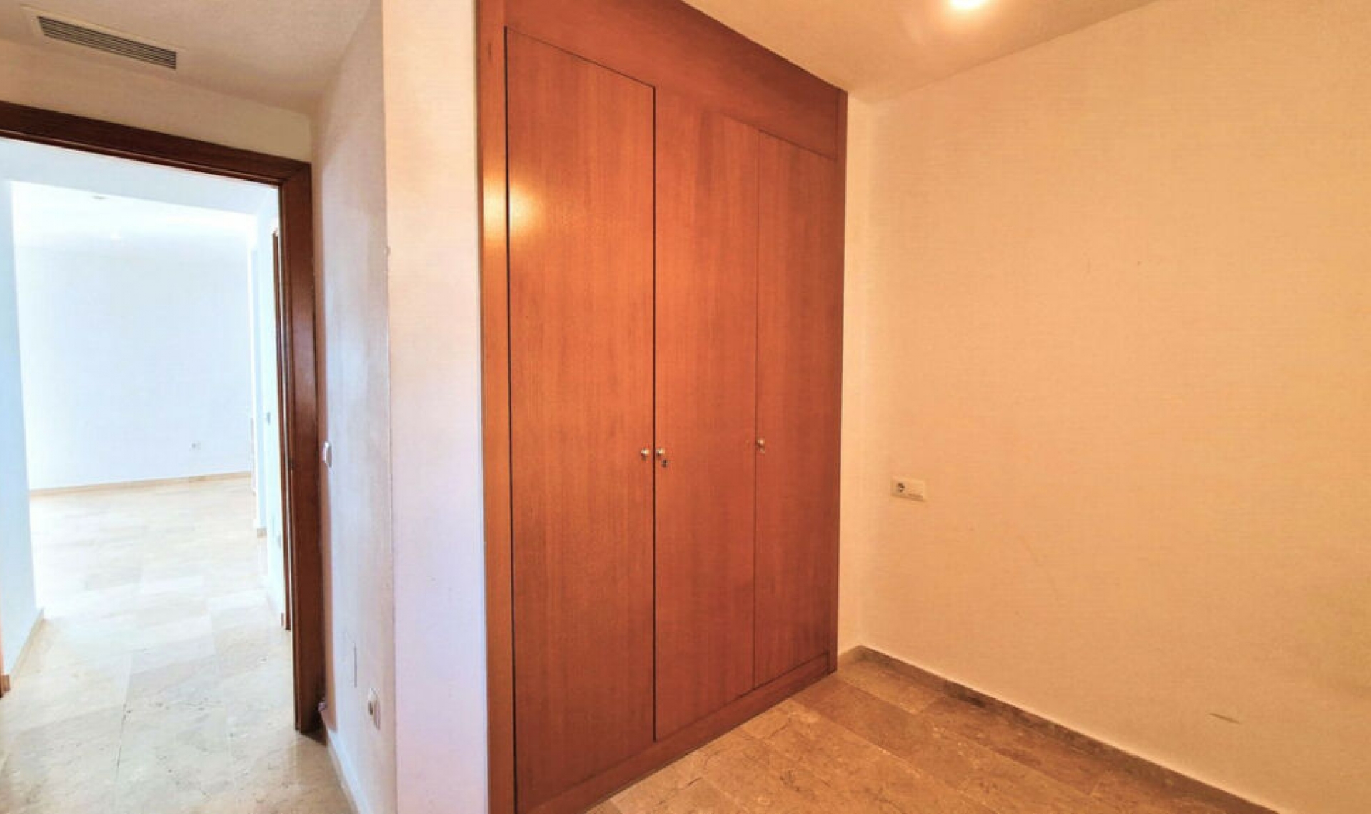 Resale - Apartment -
Estepona