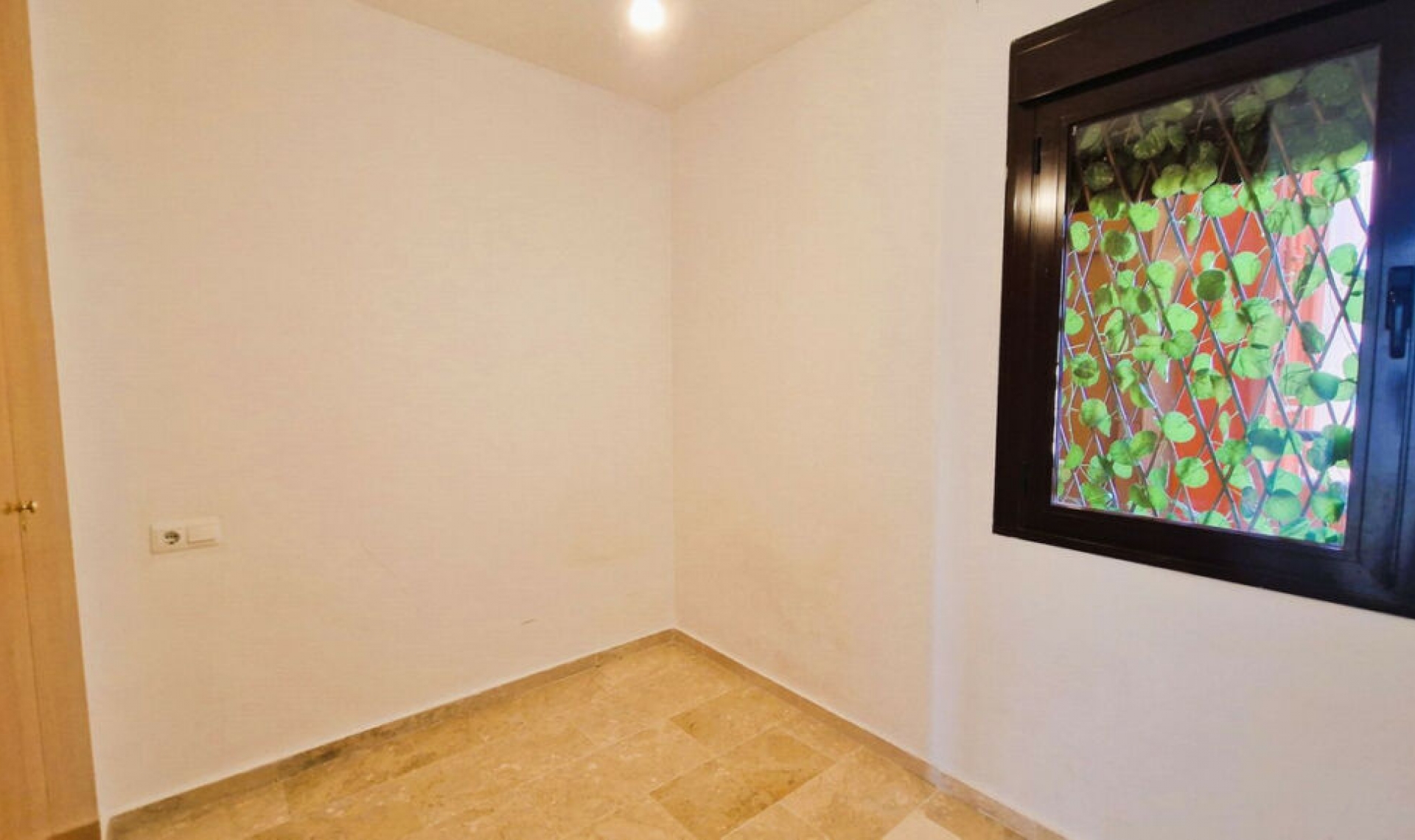 Resale - Apartment -
Estepona