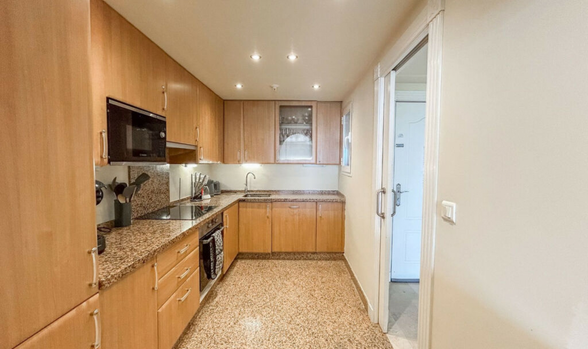 Resale - Apartment -
Estepona