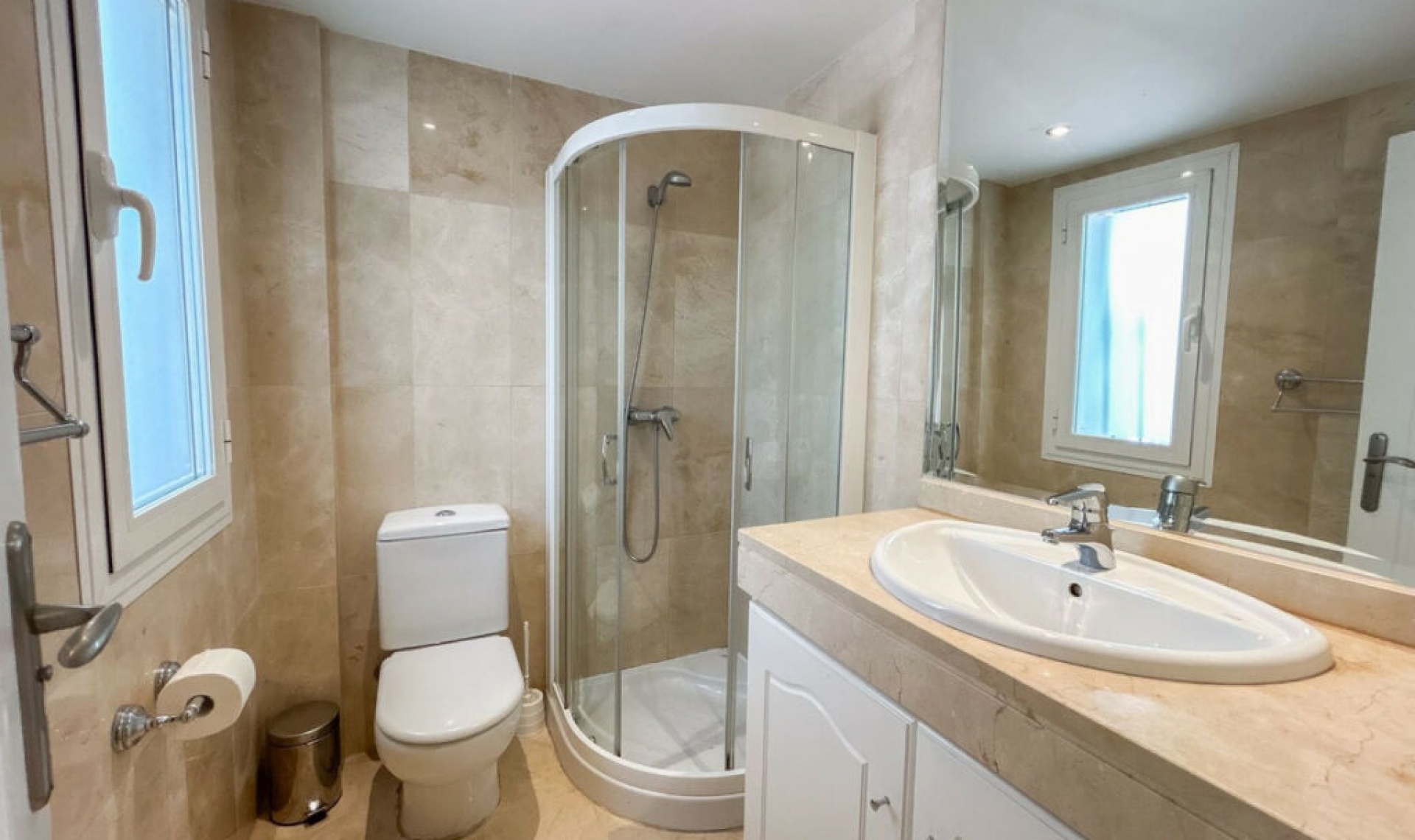 Resale - Apartment -
Estepona