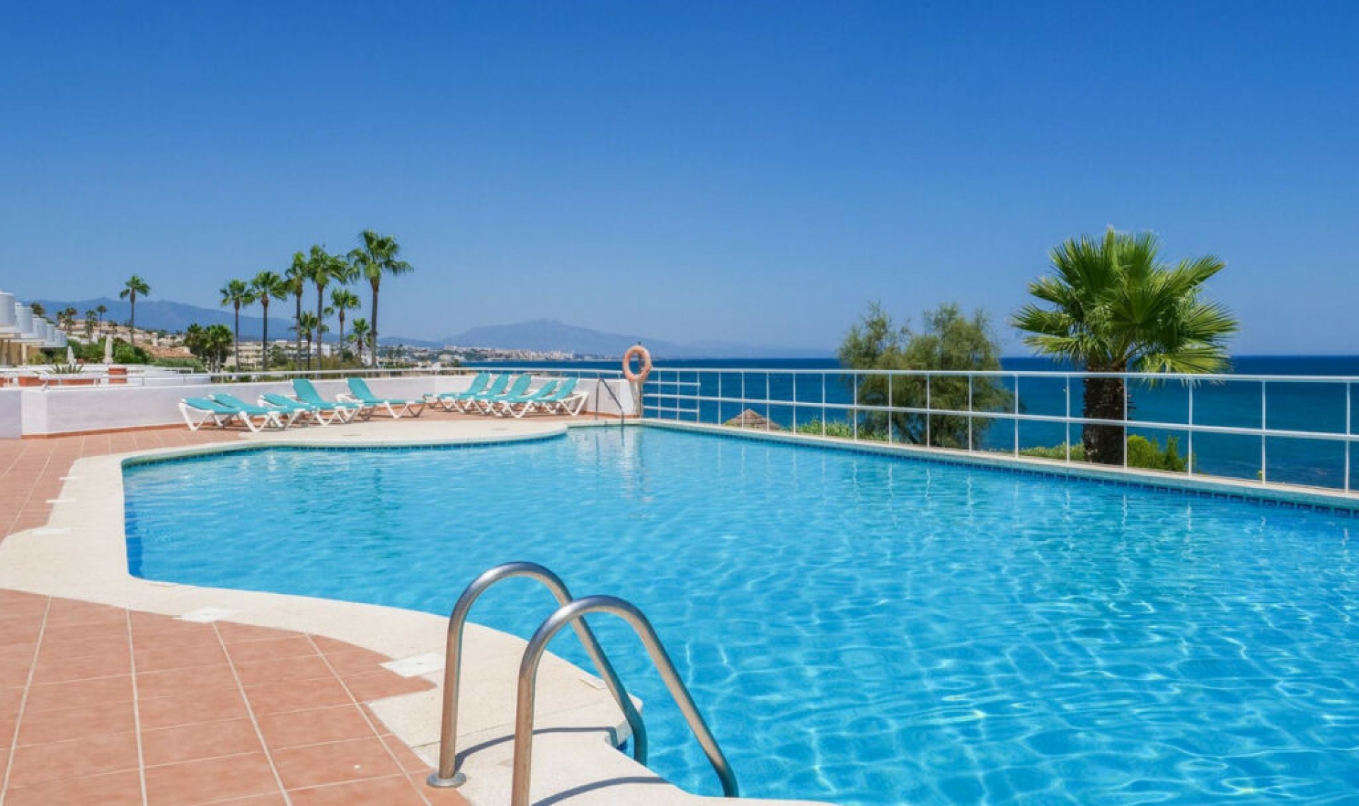 Resale - Apartment -
Estepona