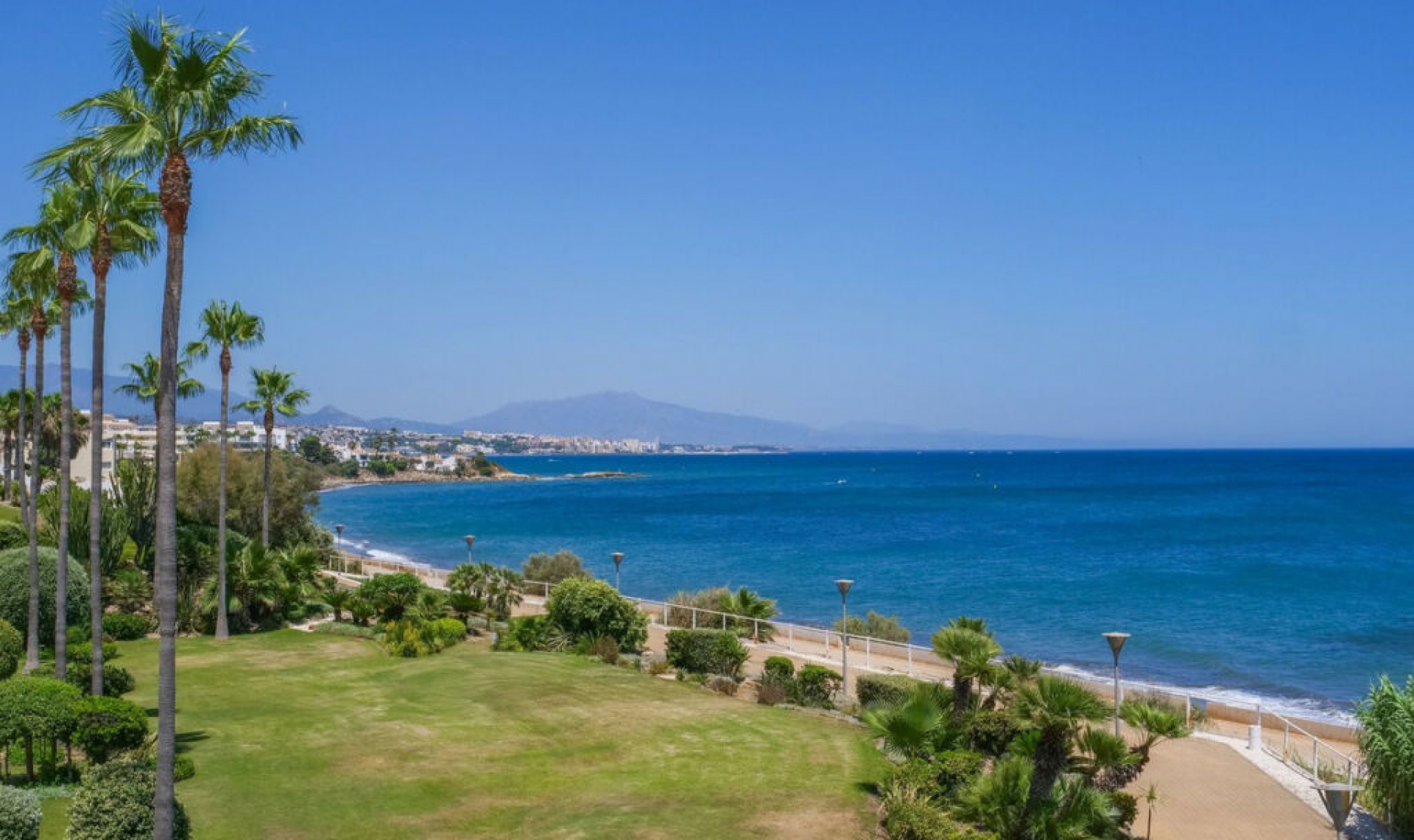 Resale - Apartment -
Estepona