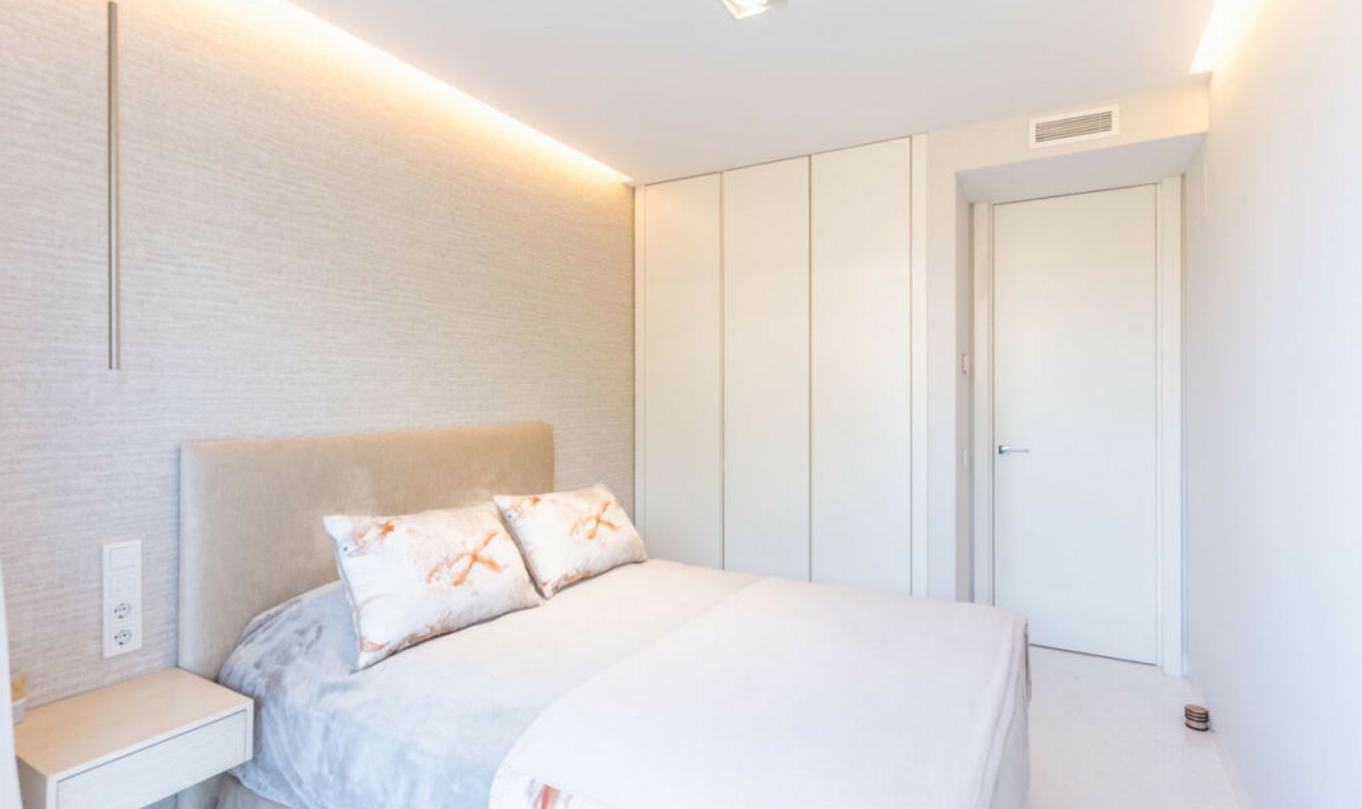 Resale - Apartment -
Estepona