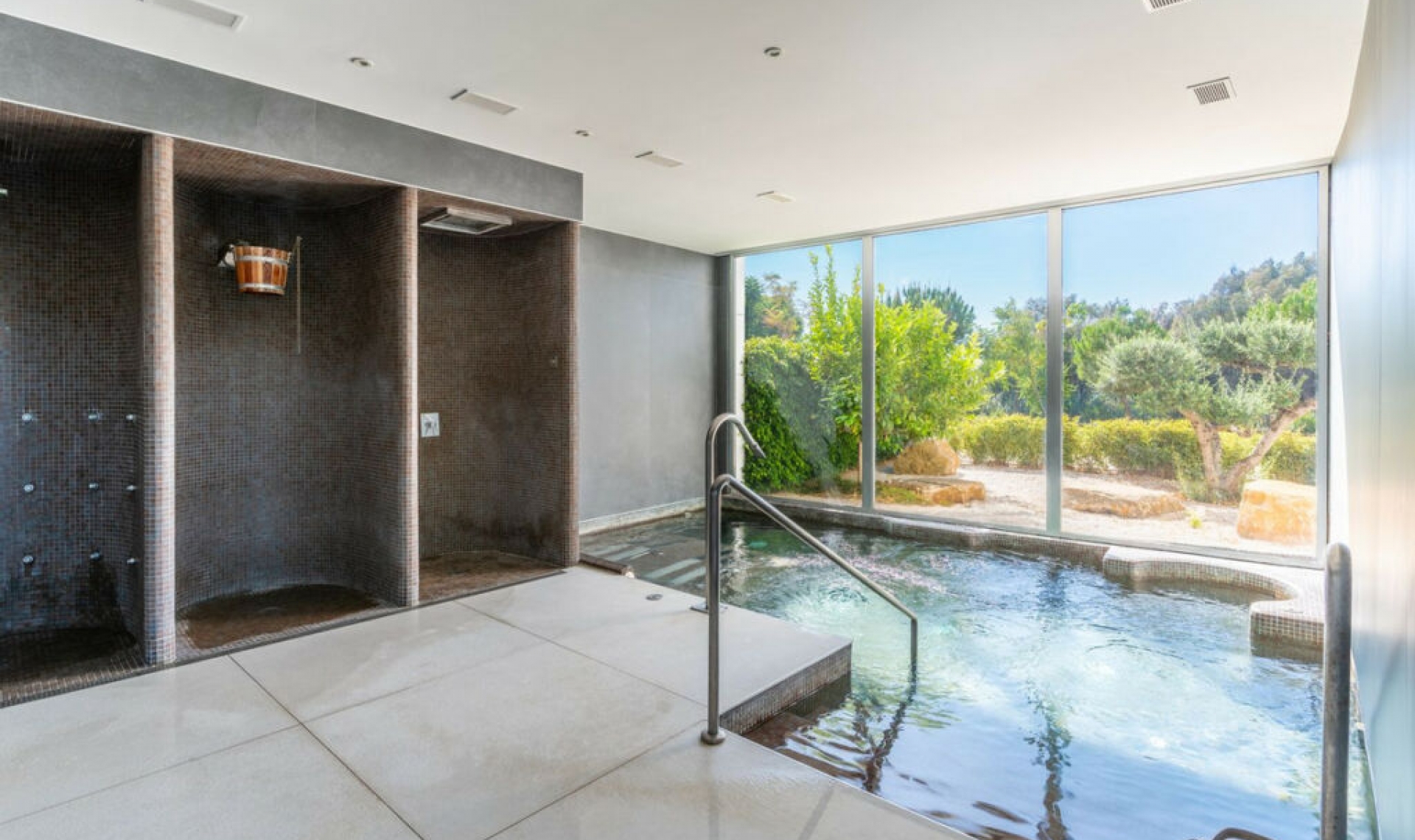 Resale - Apartment -
Estepona