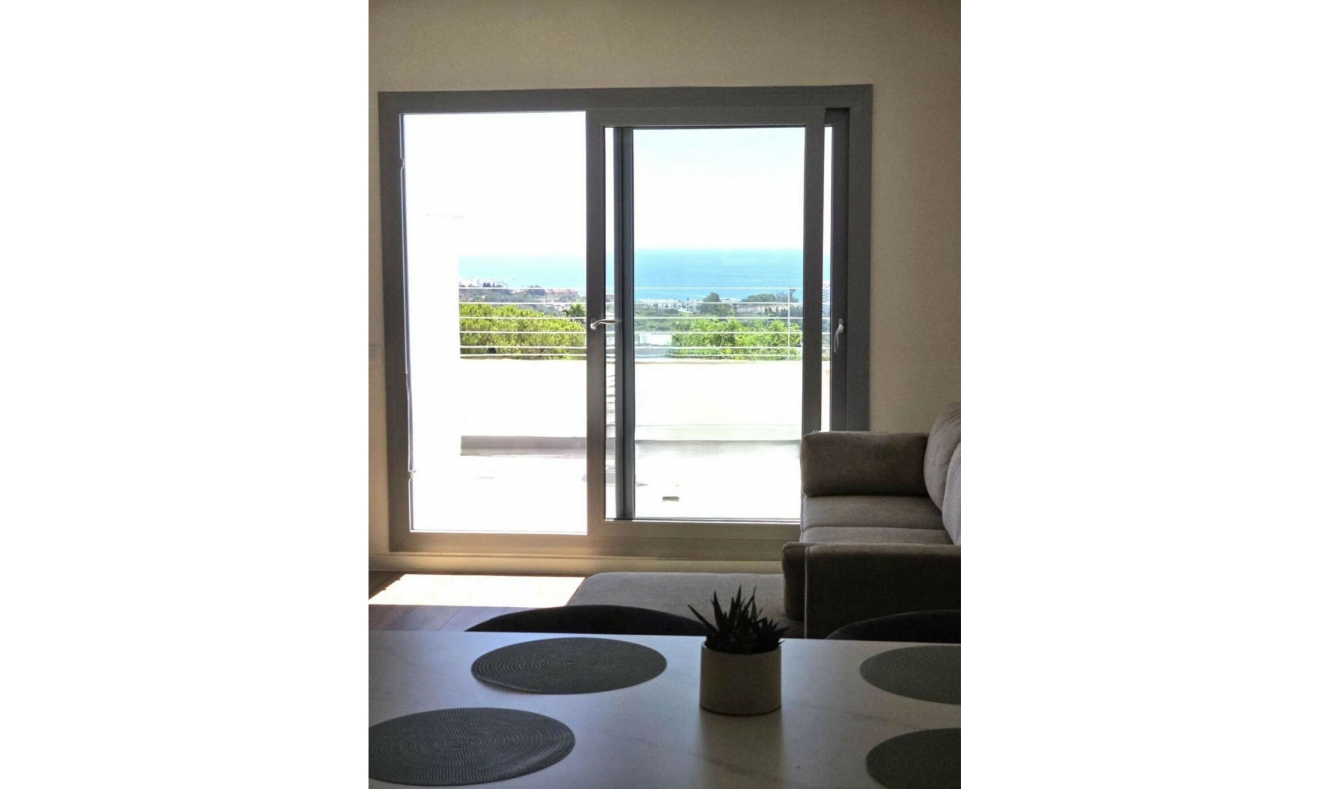 Resale - Apartment -
Estepona