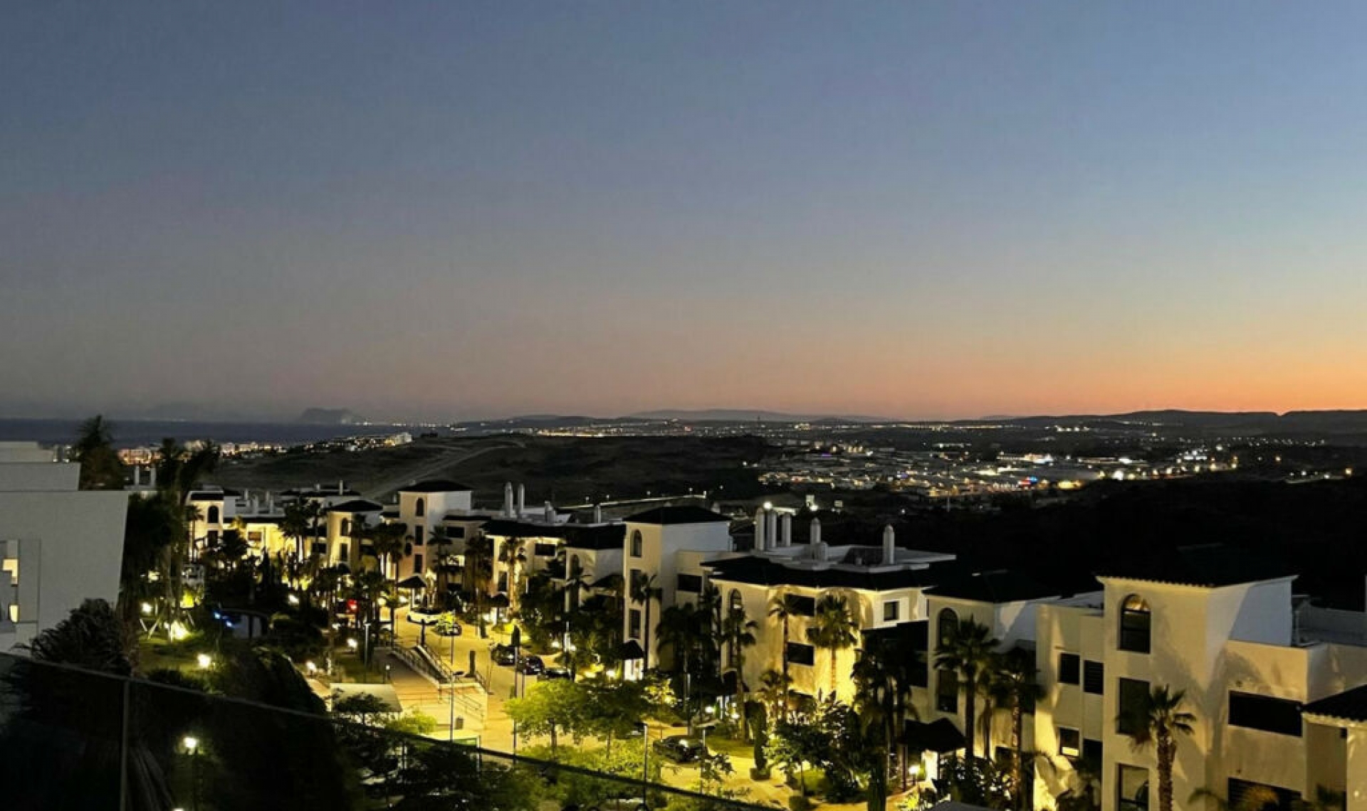 Resale - Apartment -
Estepona