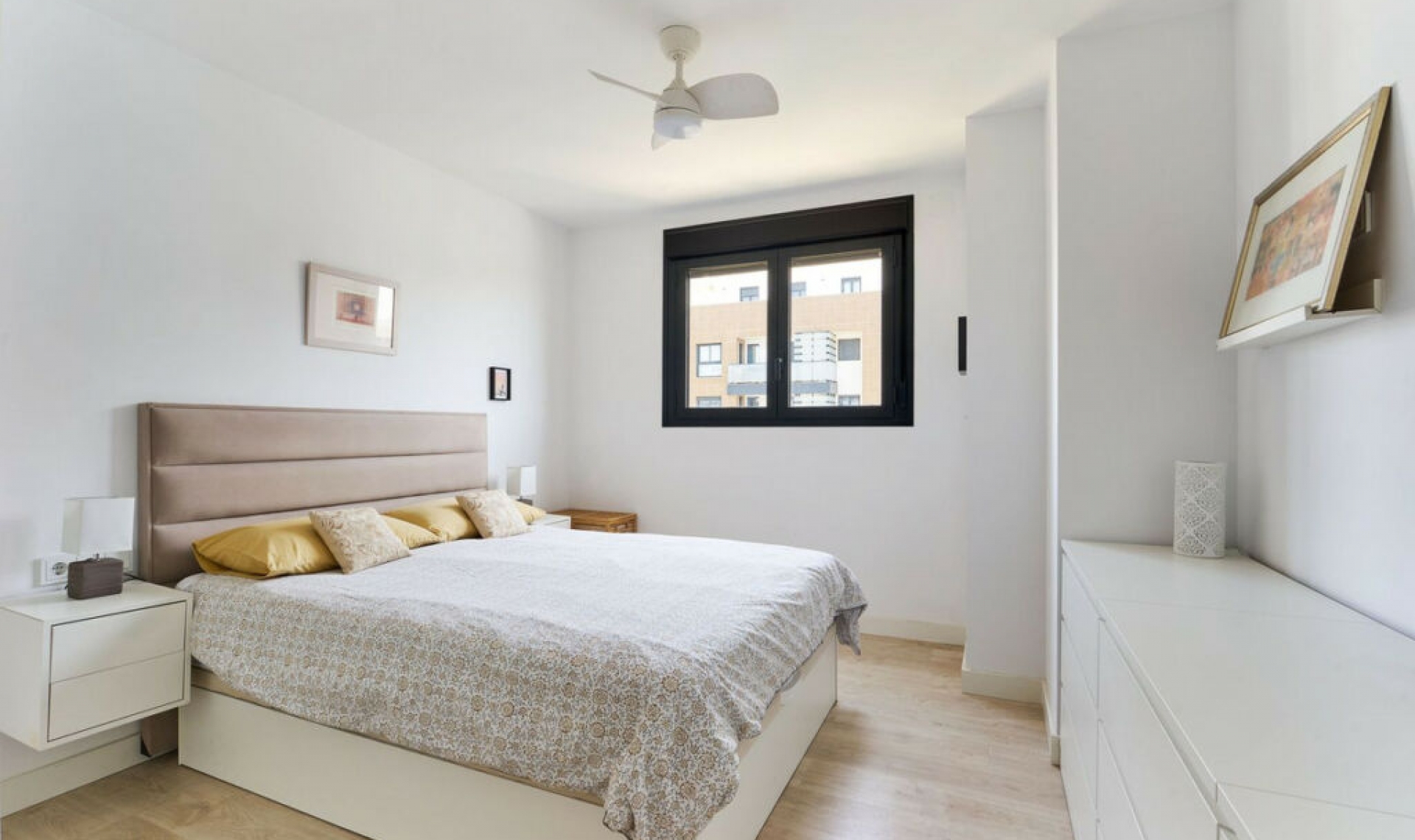 Resale - Apartment -
Estepona