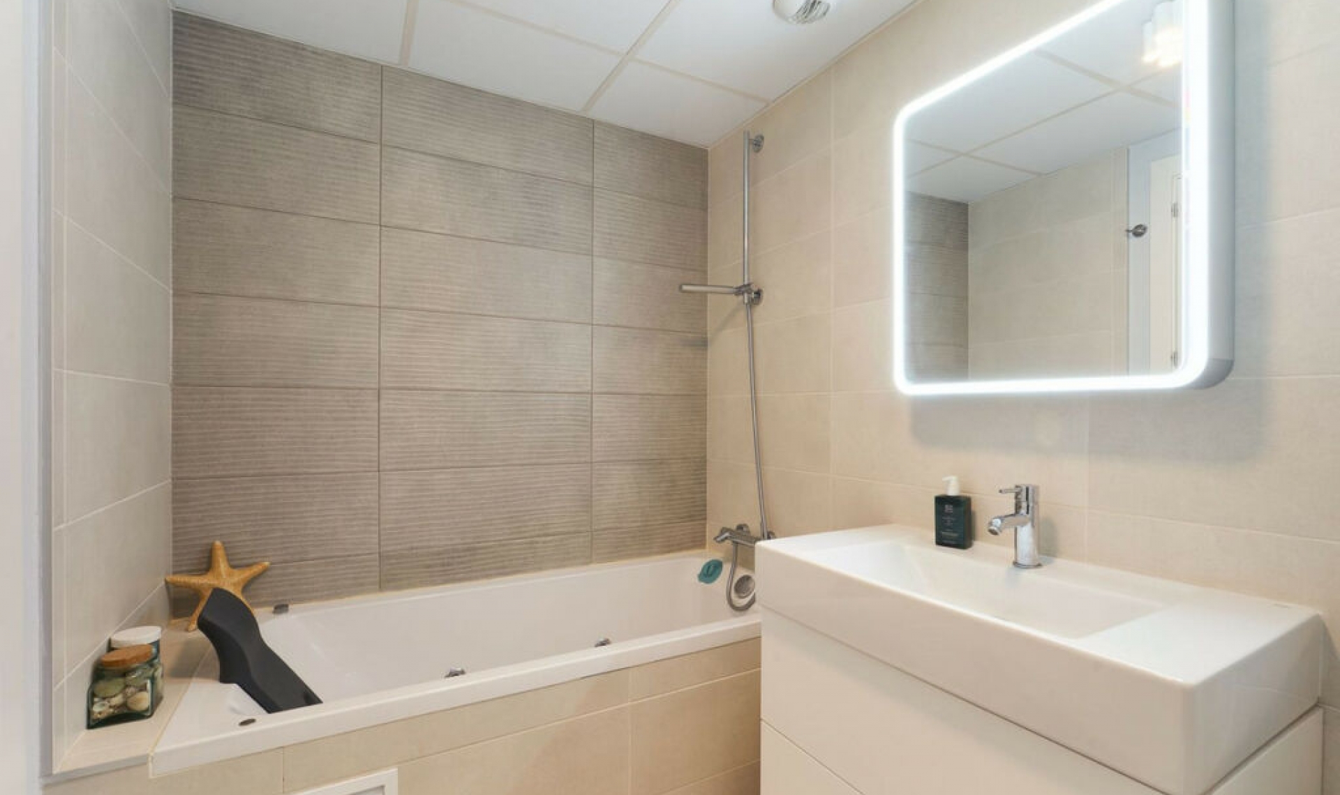 Resale - Apartment -
Estepona