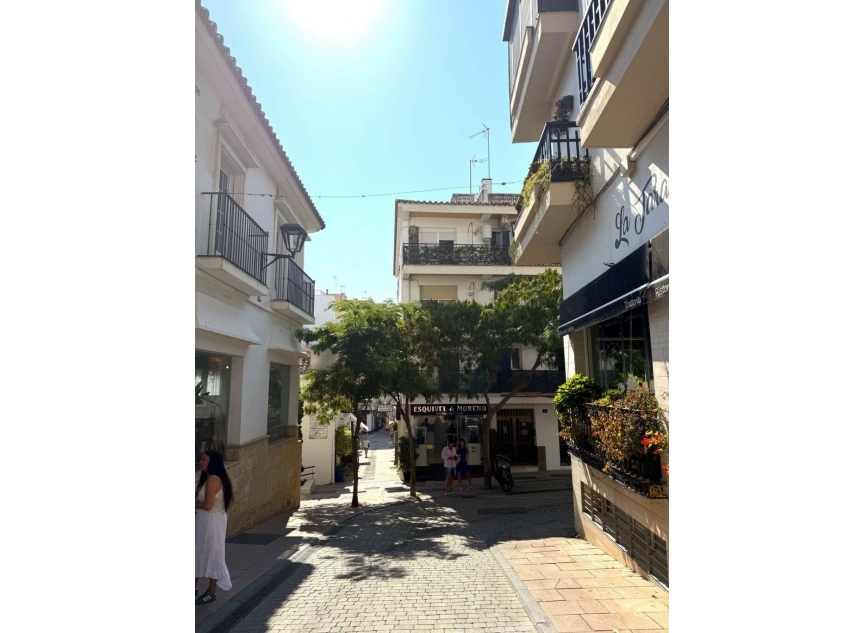 Resale - Apartment -
Estepona