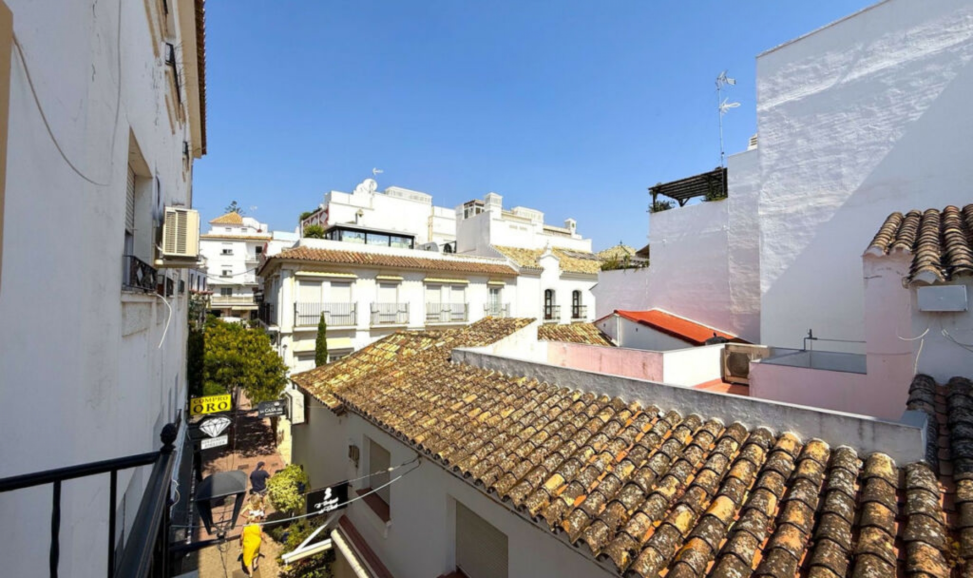 Resale - Apartment -
Estepona