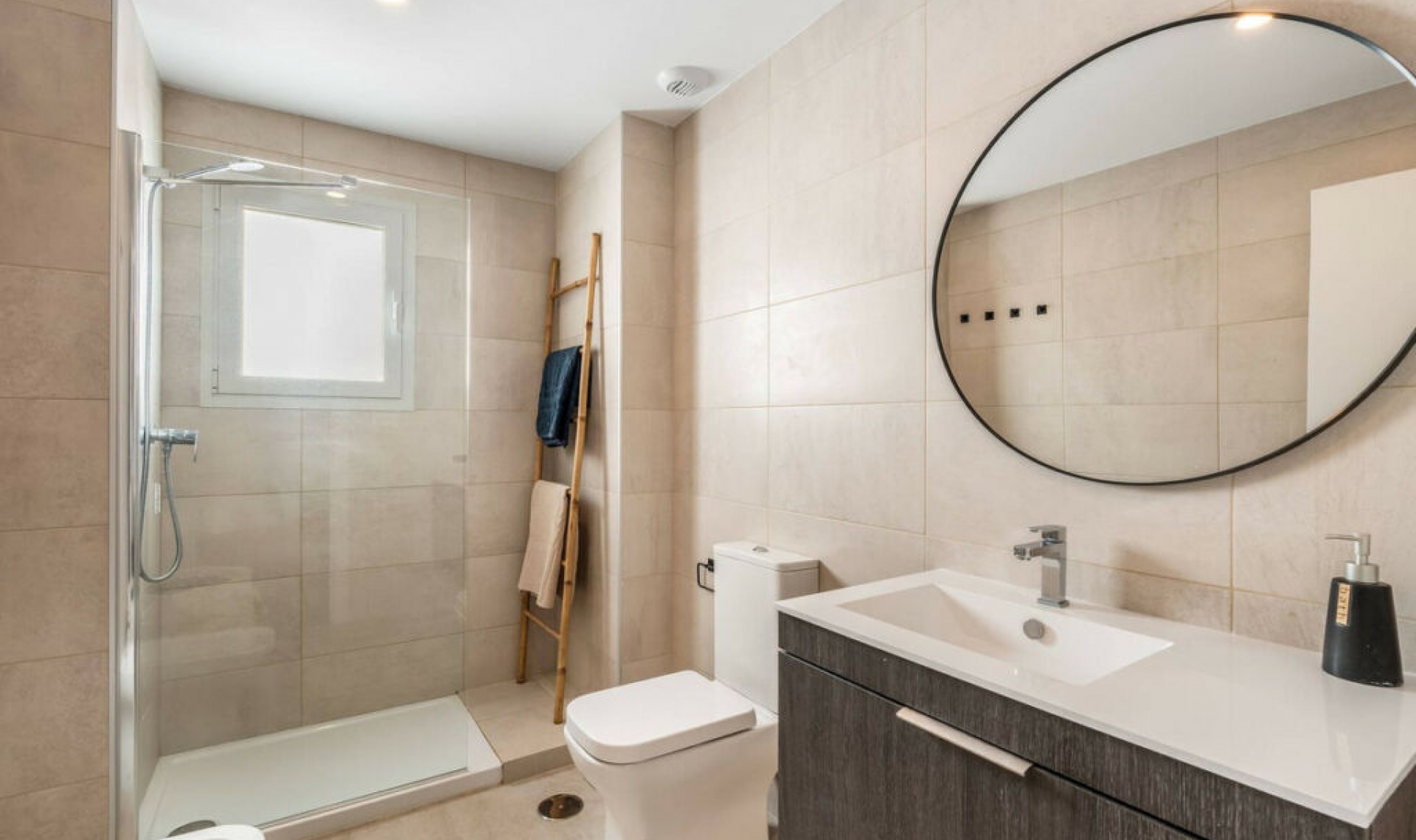 Resale - Apartment -
Estepona