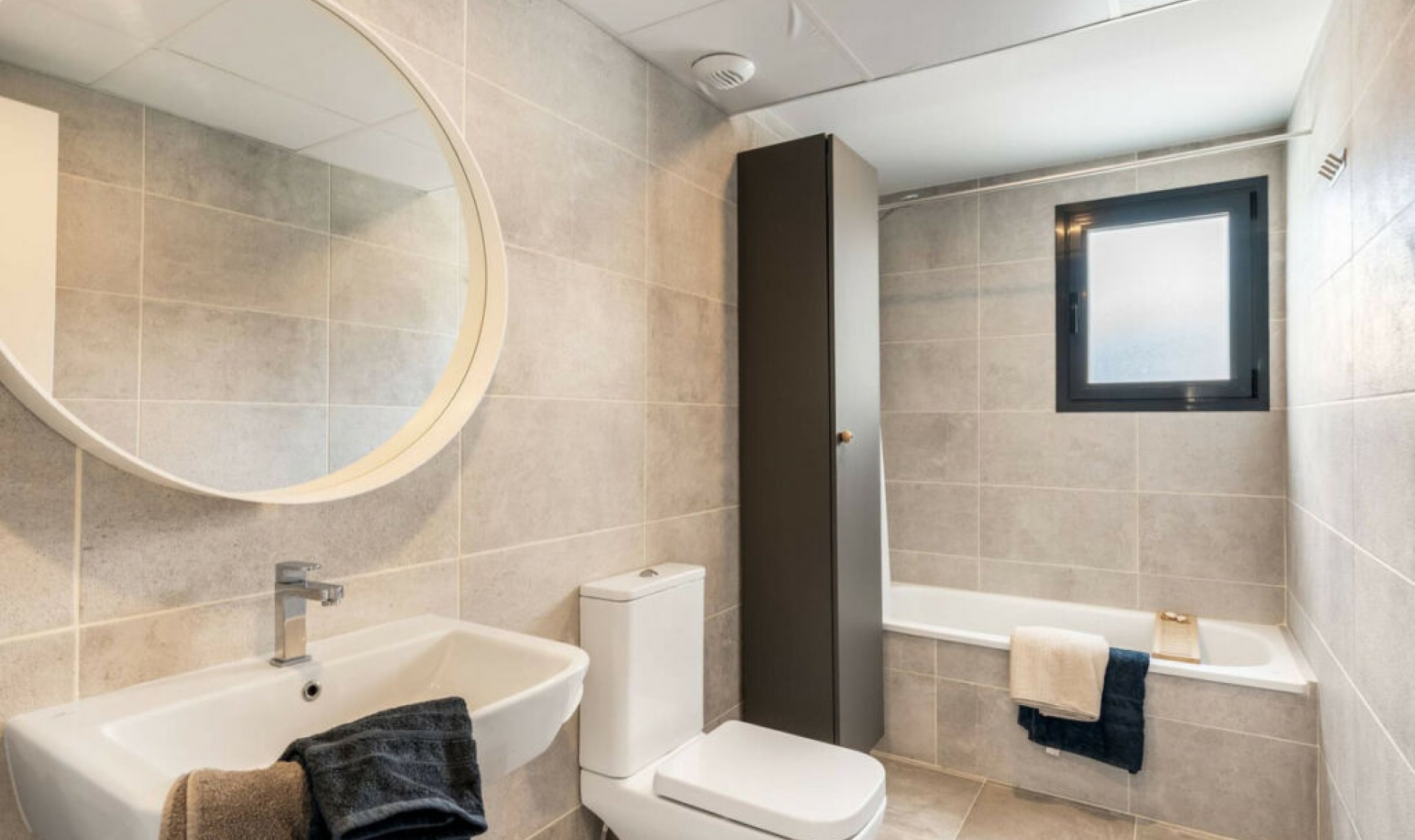 Resale - Apartment -
Estepona