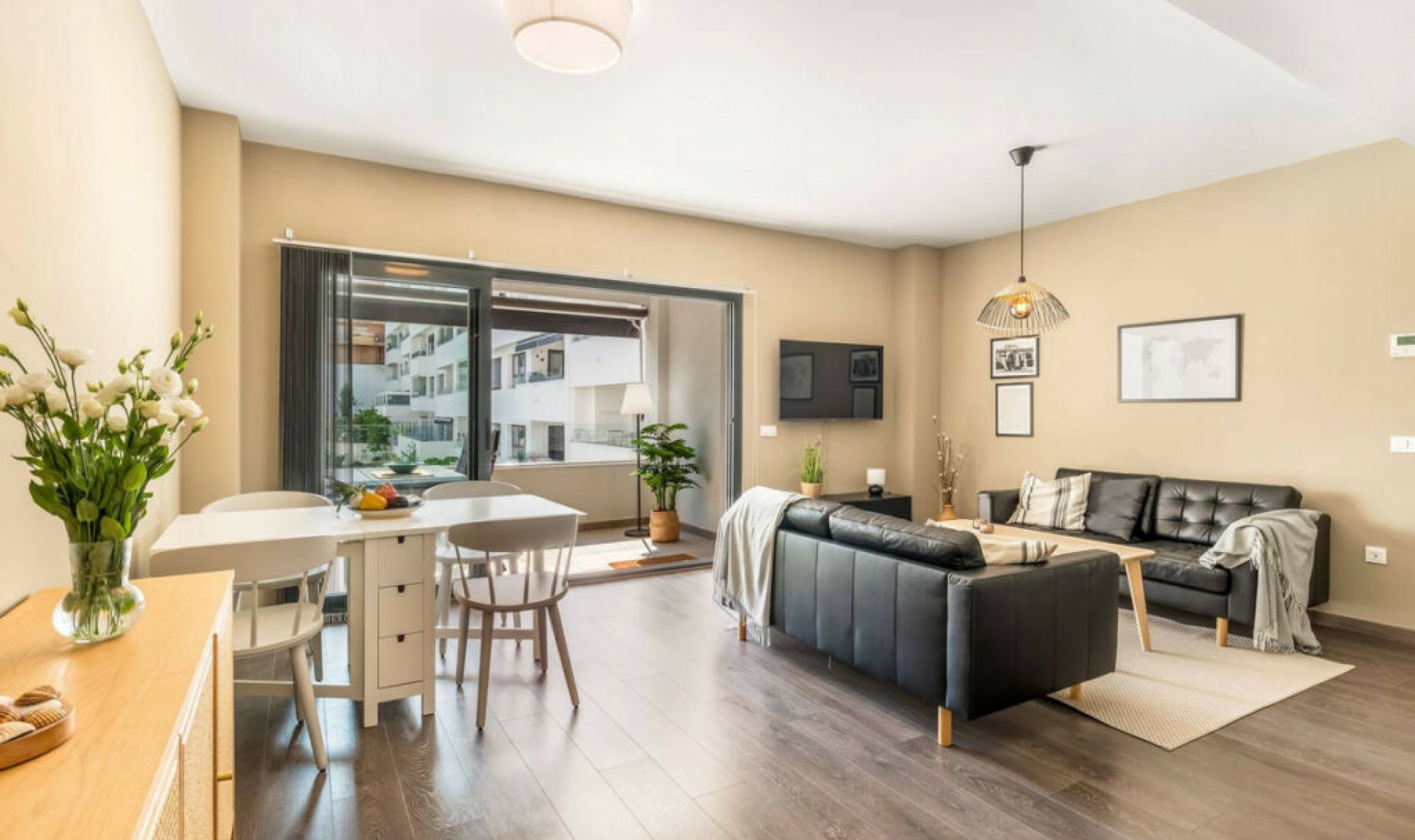 Resale - Apartment -
Estepona