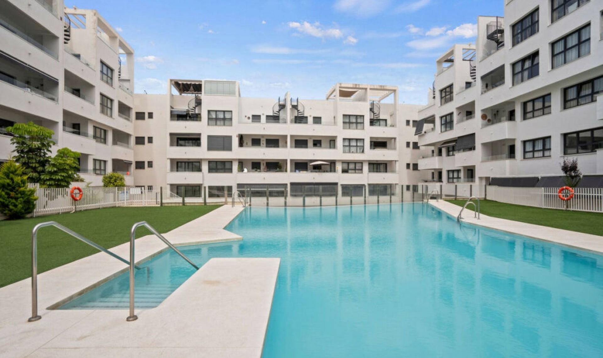Resale - Apartment -
Estepona
