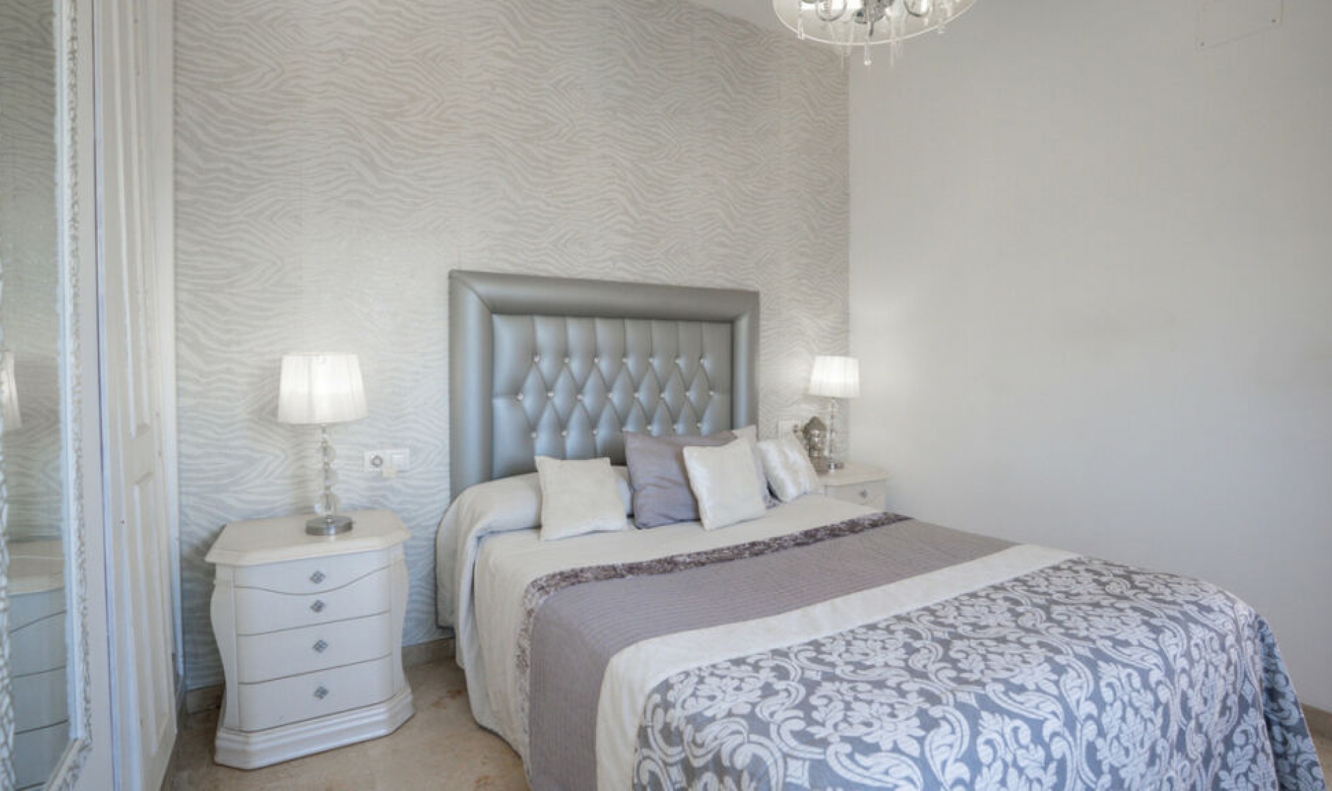 Resale - Apartment -
Estepona