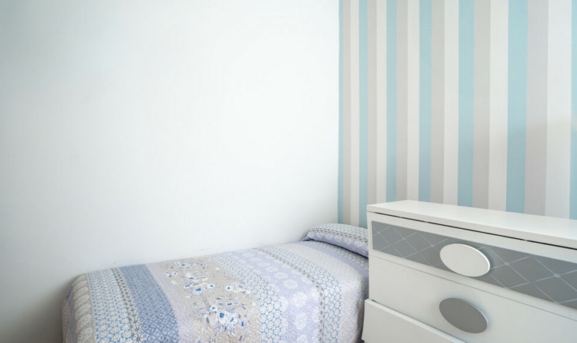 Resale - Apartment -
Estepona