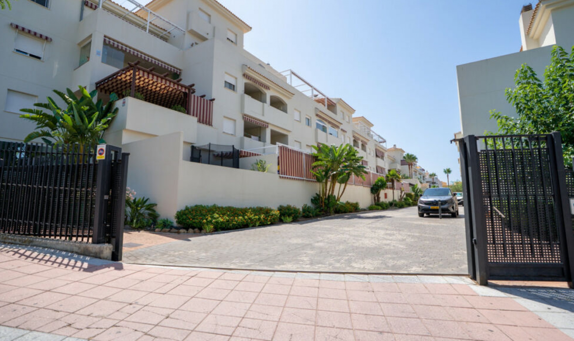 Resale - Apartment -
Estepona