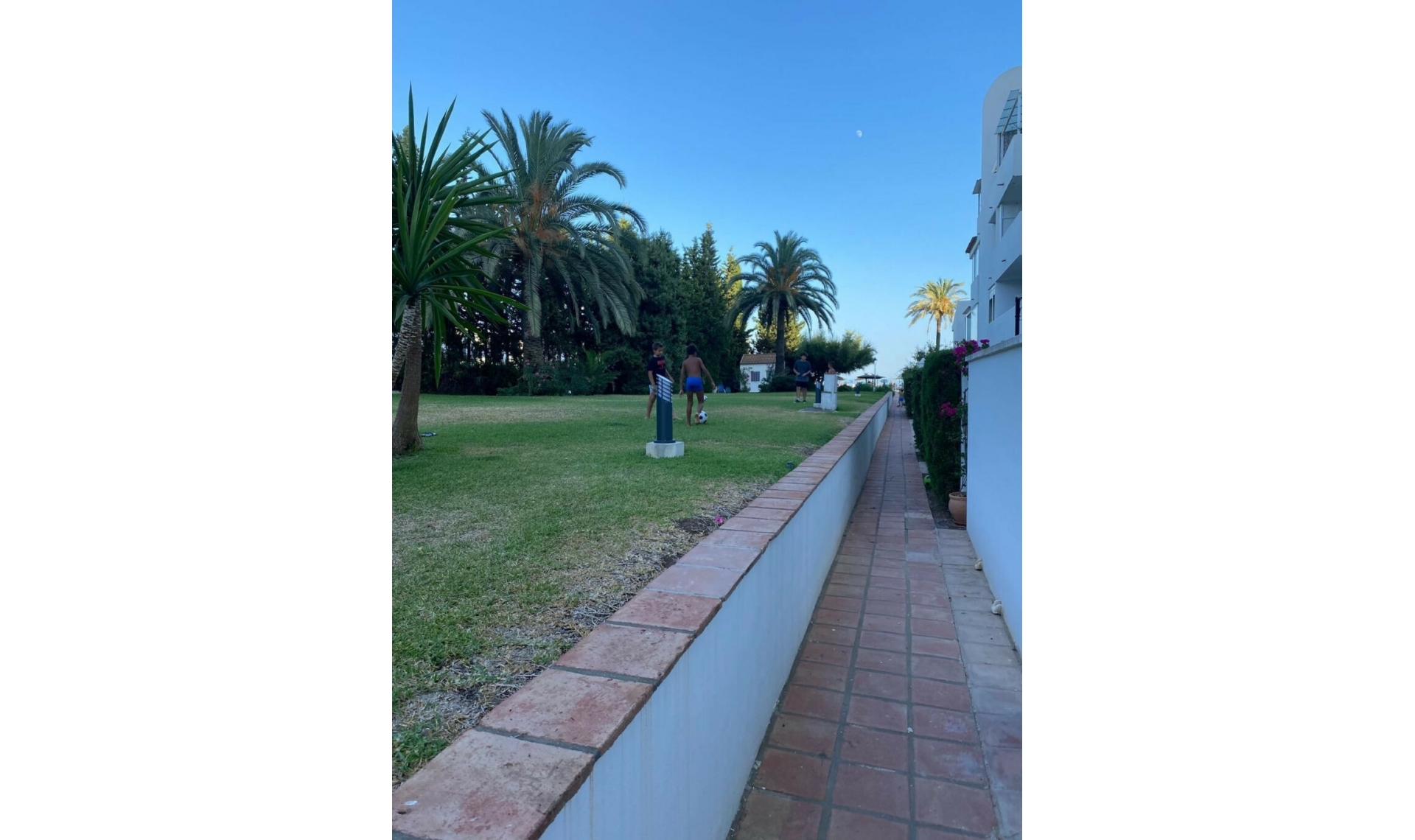 Resale - Apartment -
Estepona