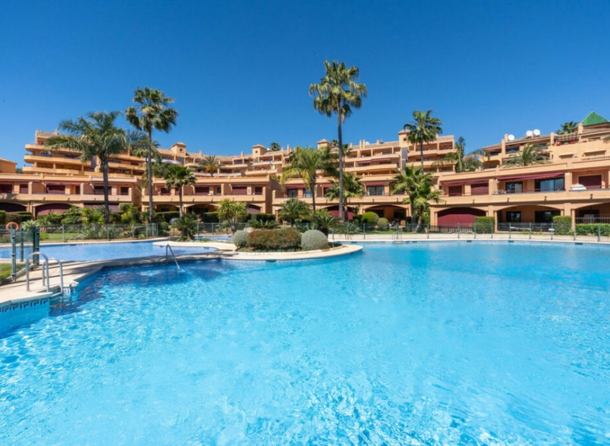 Resale - Apartment -
Estepona