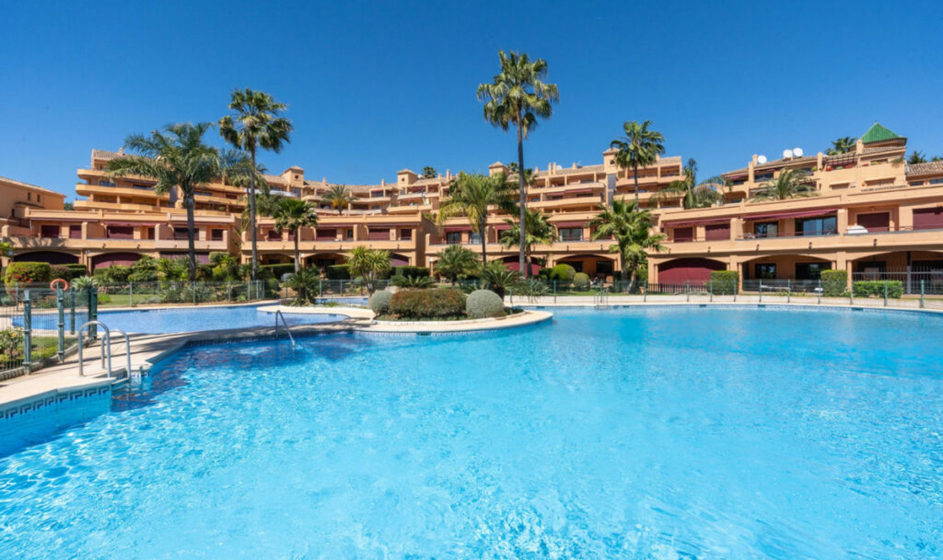Resale - Apartment -
Estepona