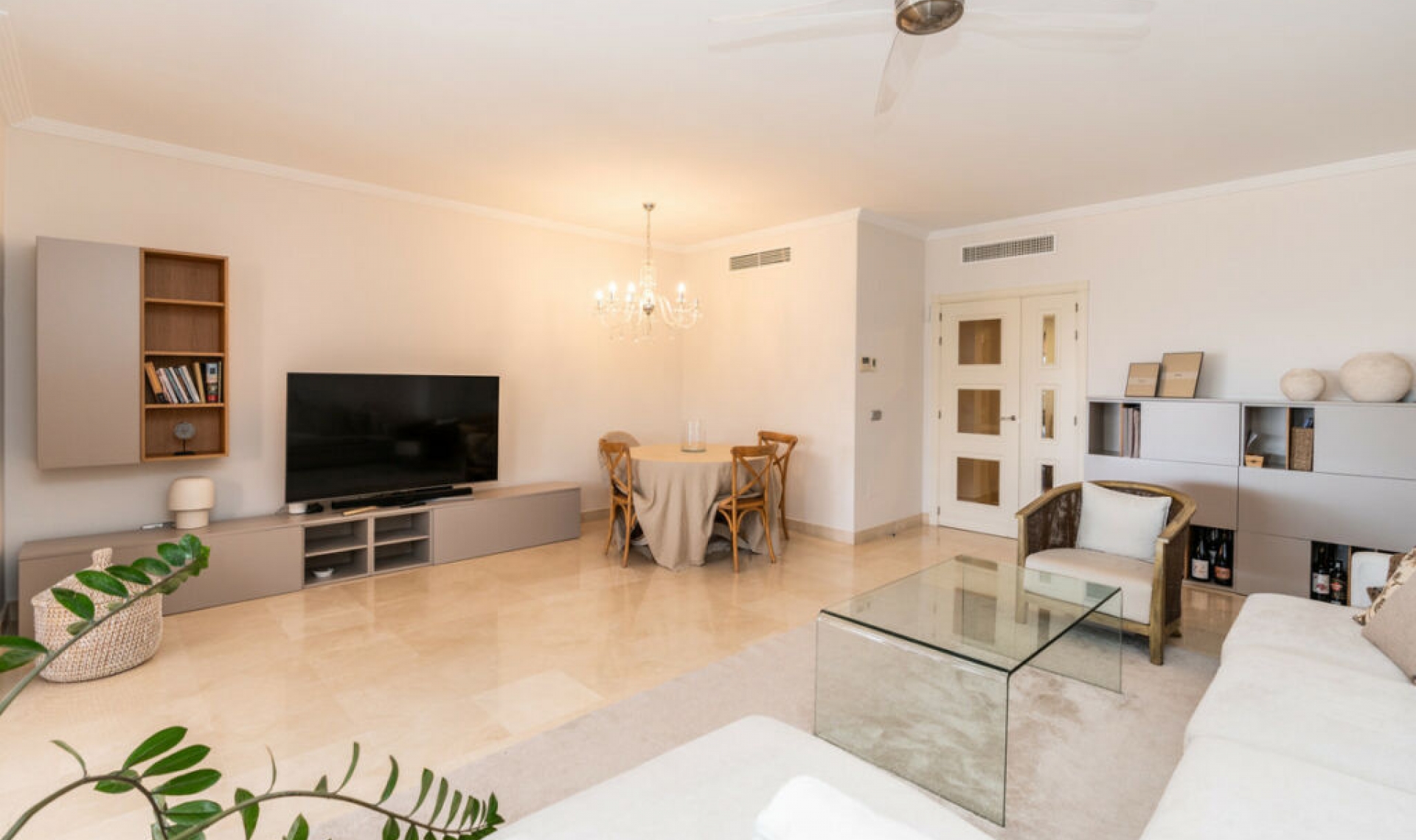 Resale - Apartment -
Estepona